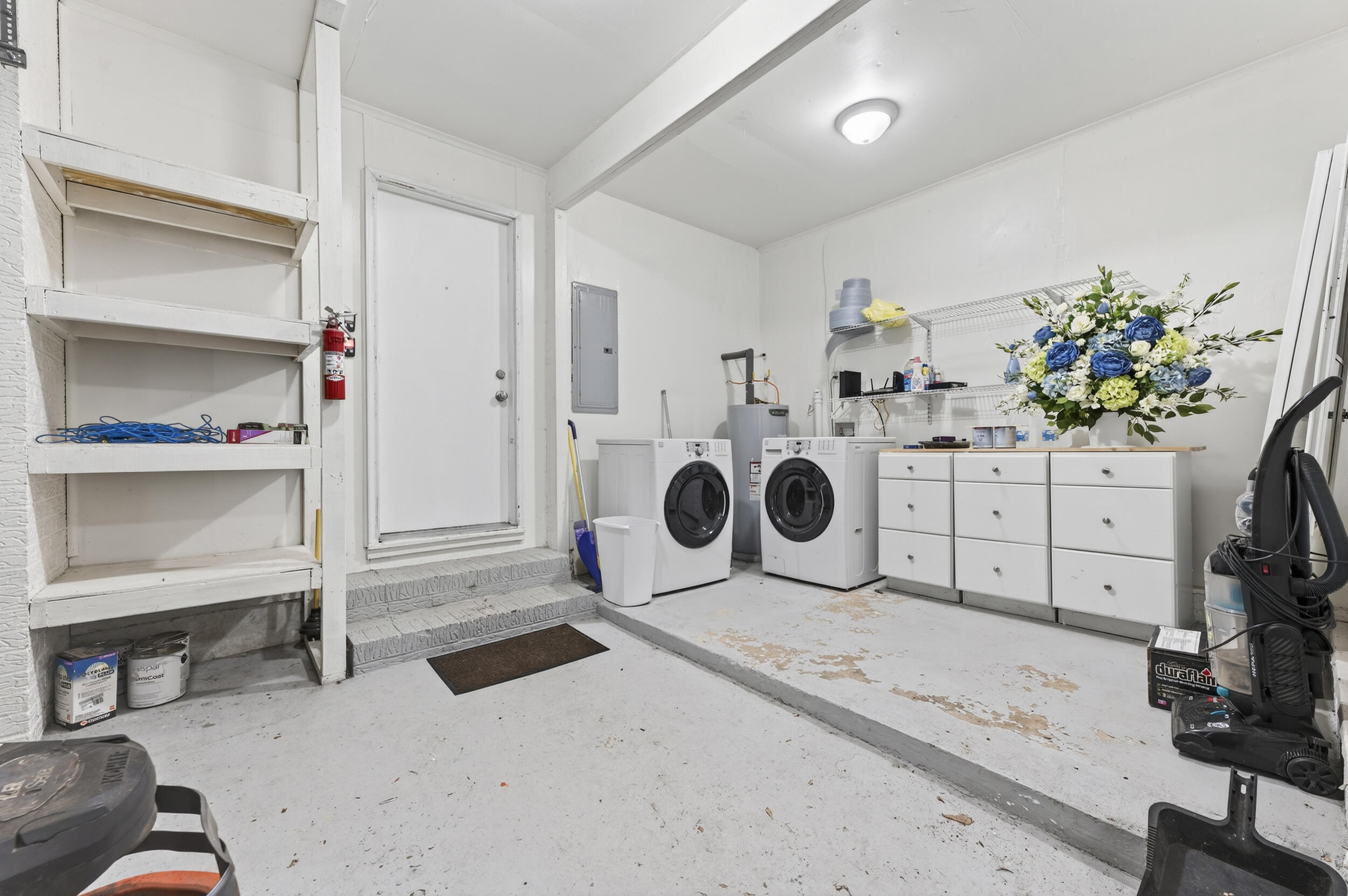 TEN LAKE ESTATES UNIT 1 - Residential