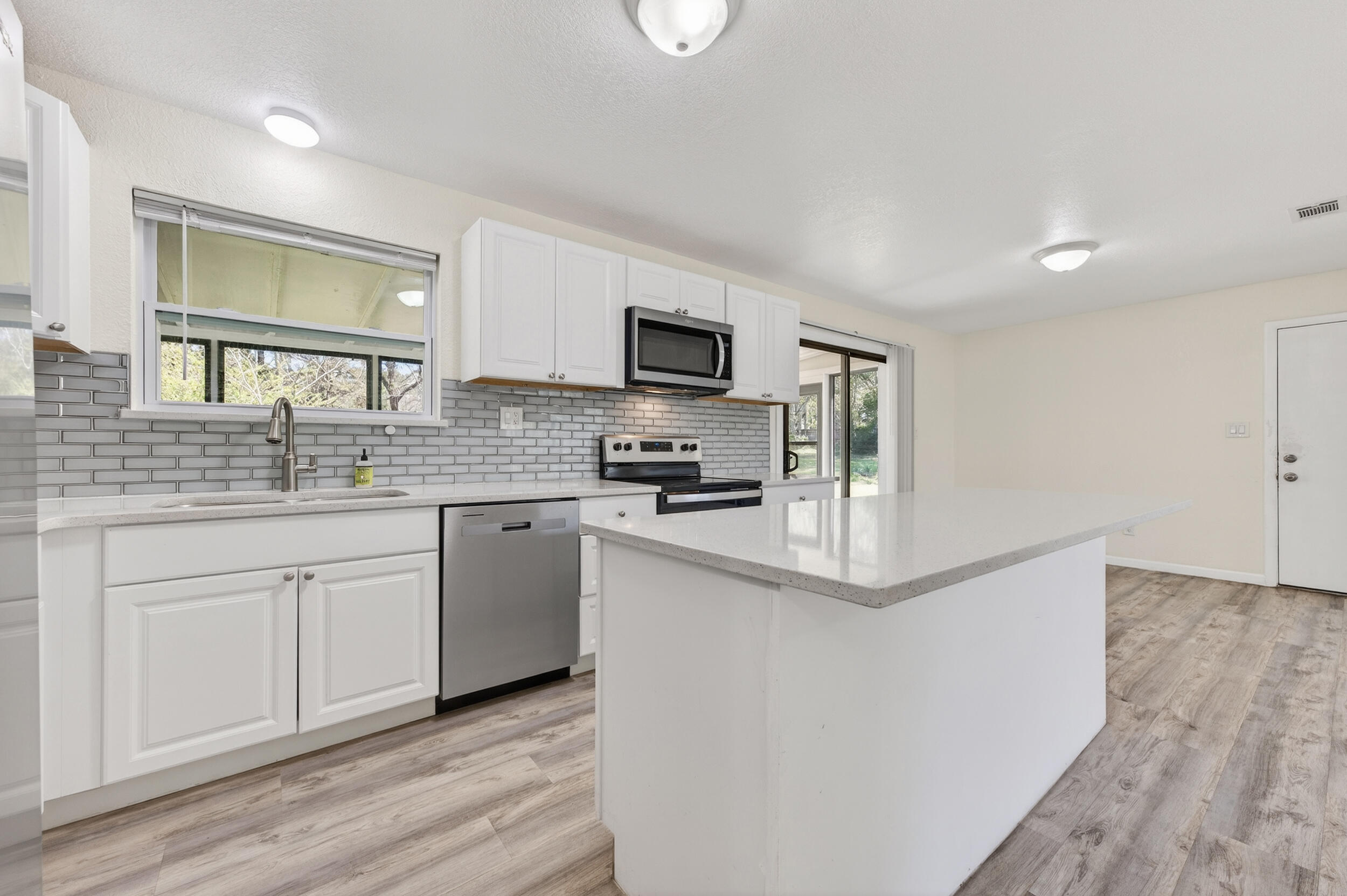 TEN LAKE ESTATES UNIT 1 - Residential