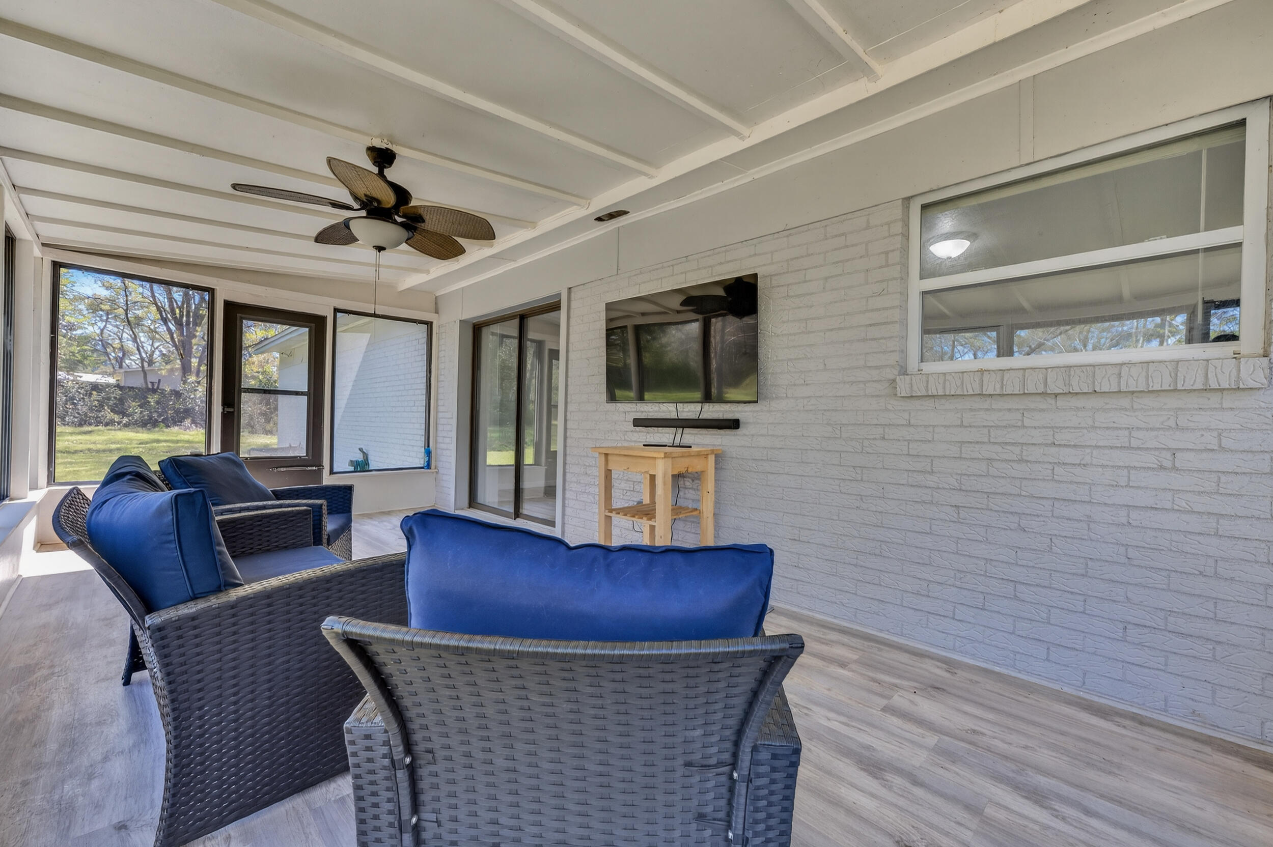 TEN LAKE ESTATES UNIT 1 - Residential