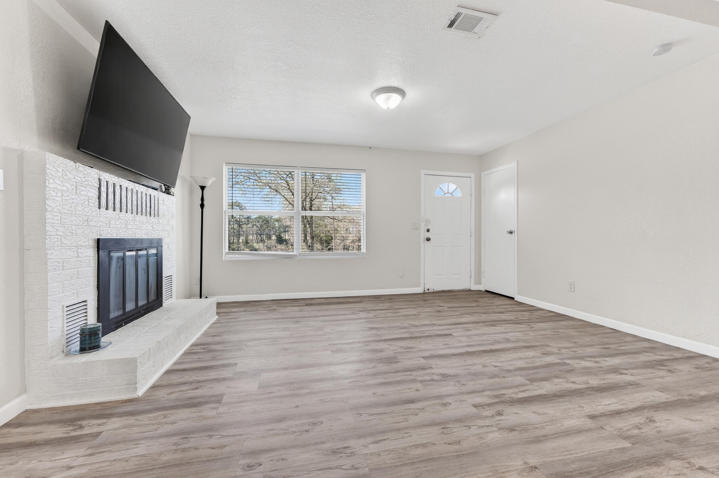 TEN LAKE ESTATES UNIT 1 - Residential