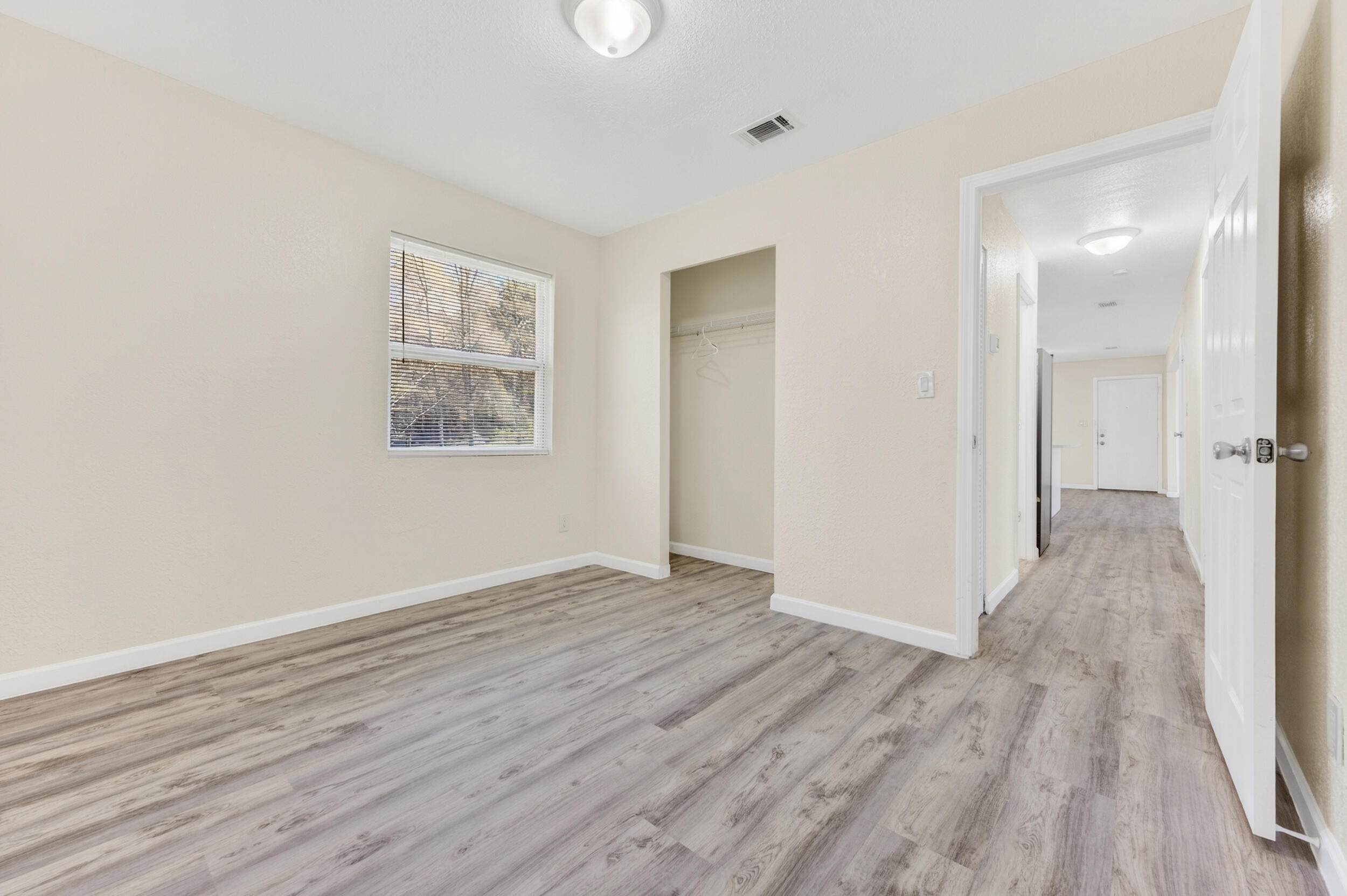 TEN LAKE ESTATES UNIT 1 - Residential