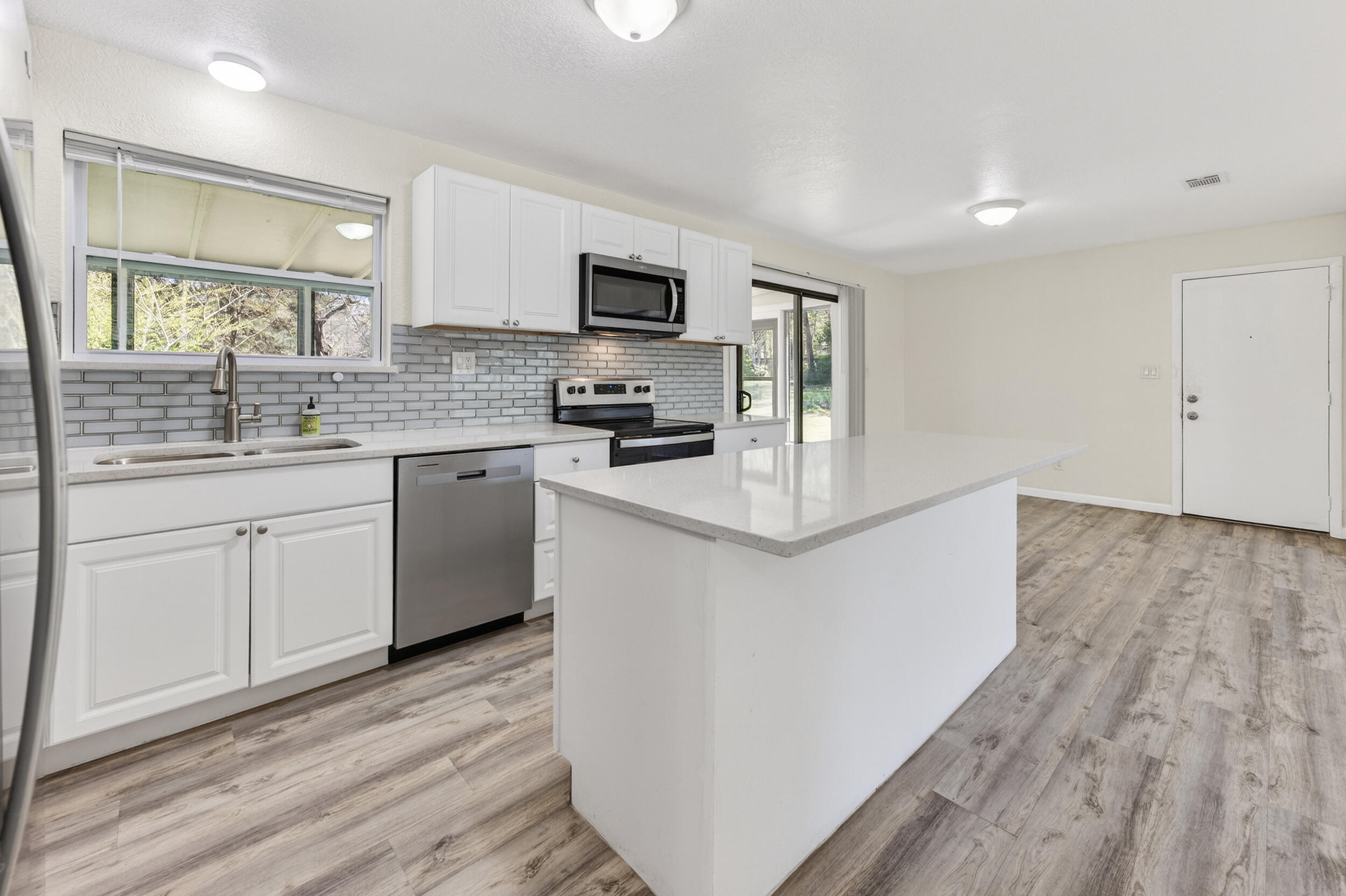 TEN LAKE ESTATES UNIT 1 - Residential