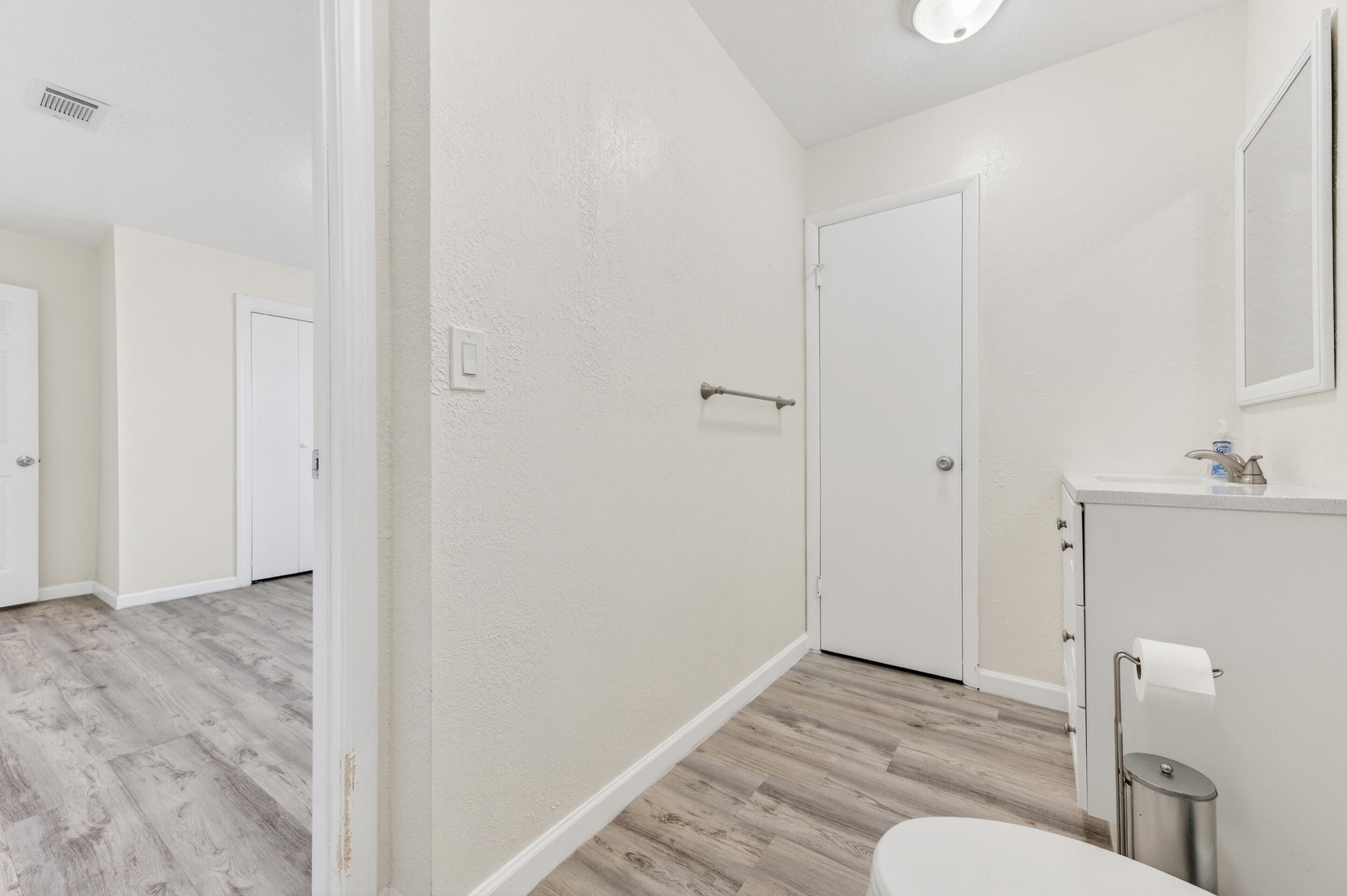 TEN LAKE ESTATES UNIT 1 - Residential