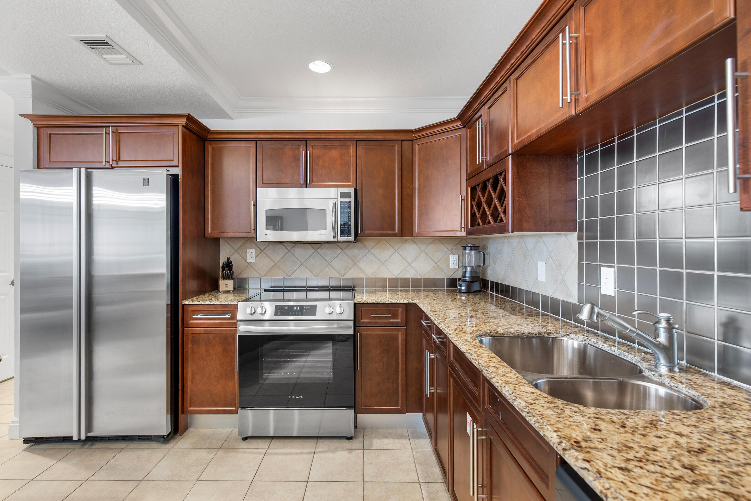 EMERALD GRANDE - Residential