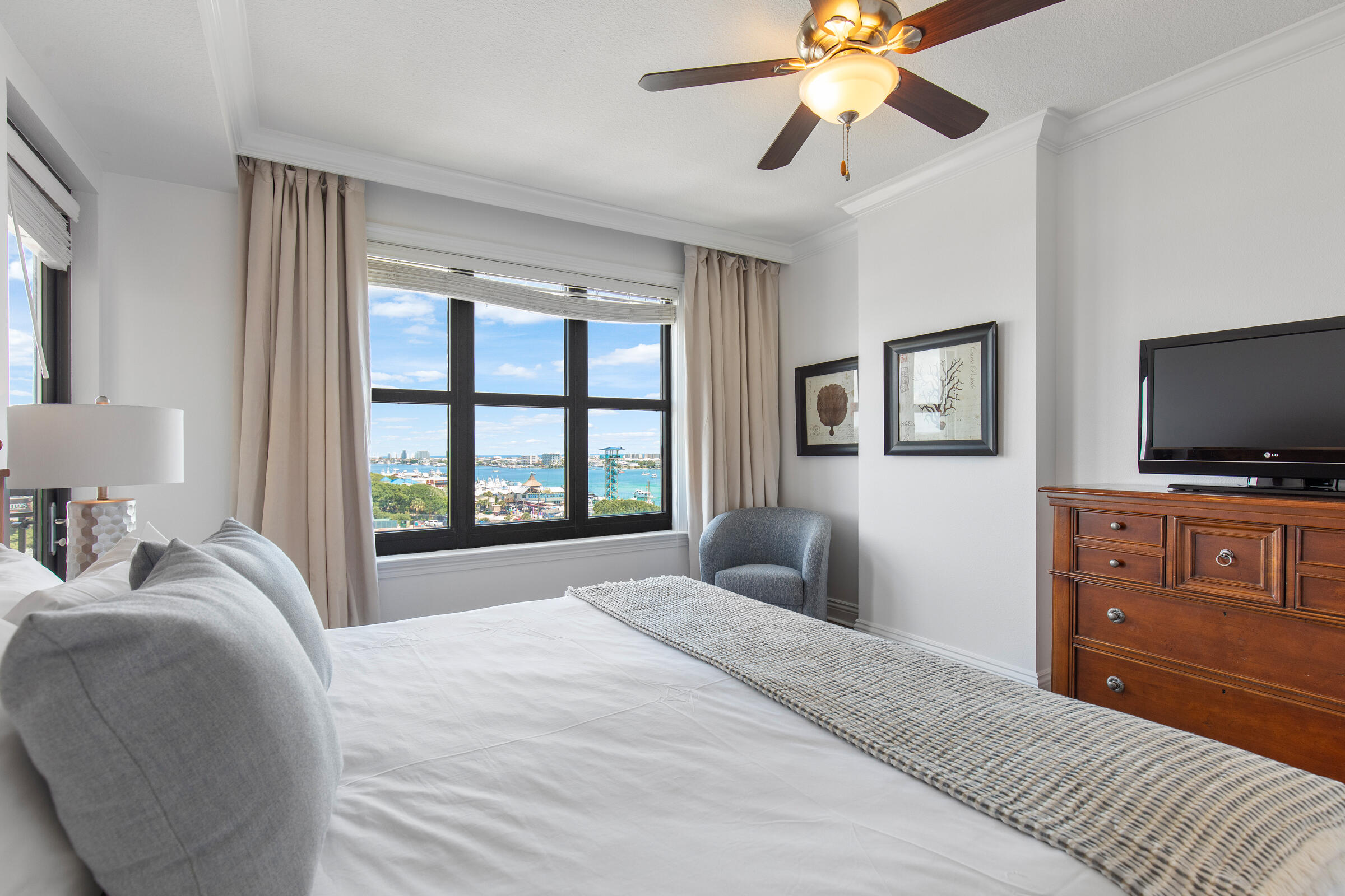 EMERALD GRANDE - Residential