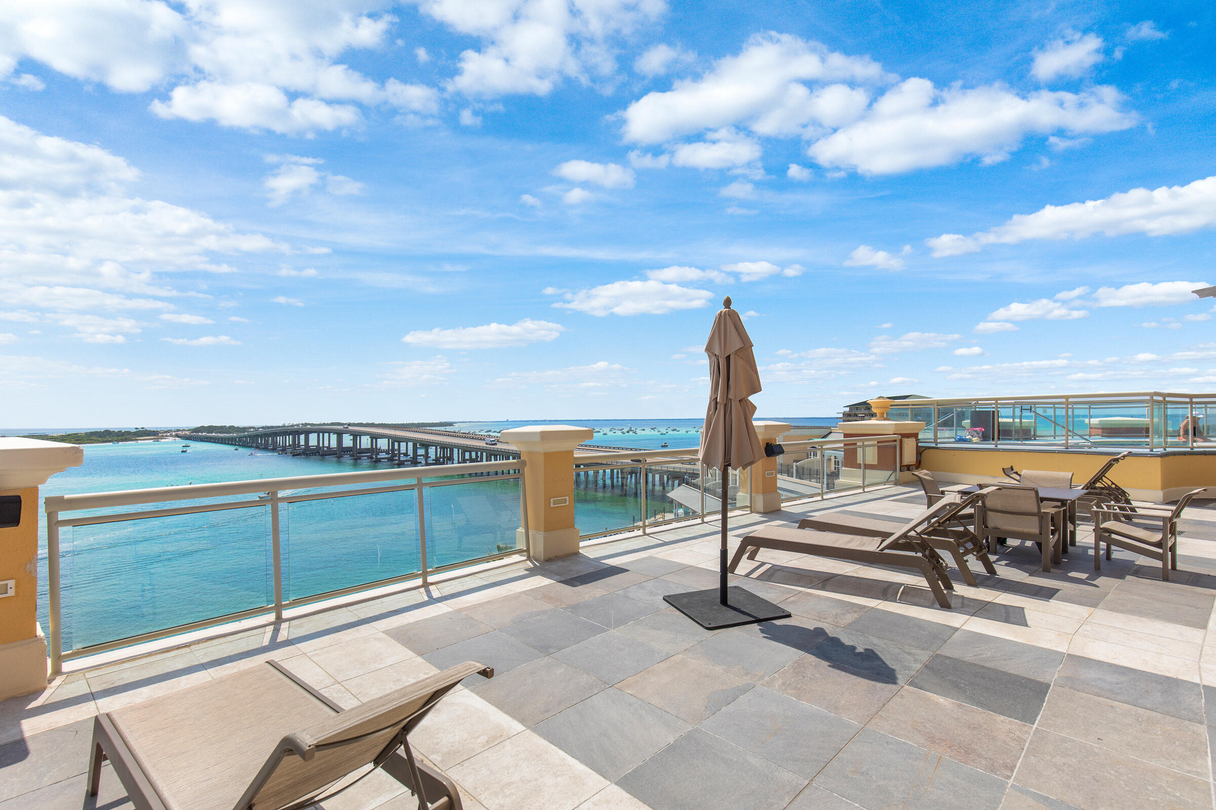 EMERALD GRANDE - Residential
