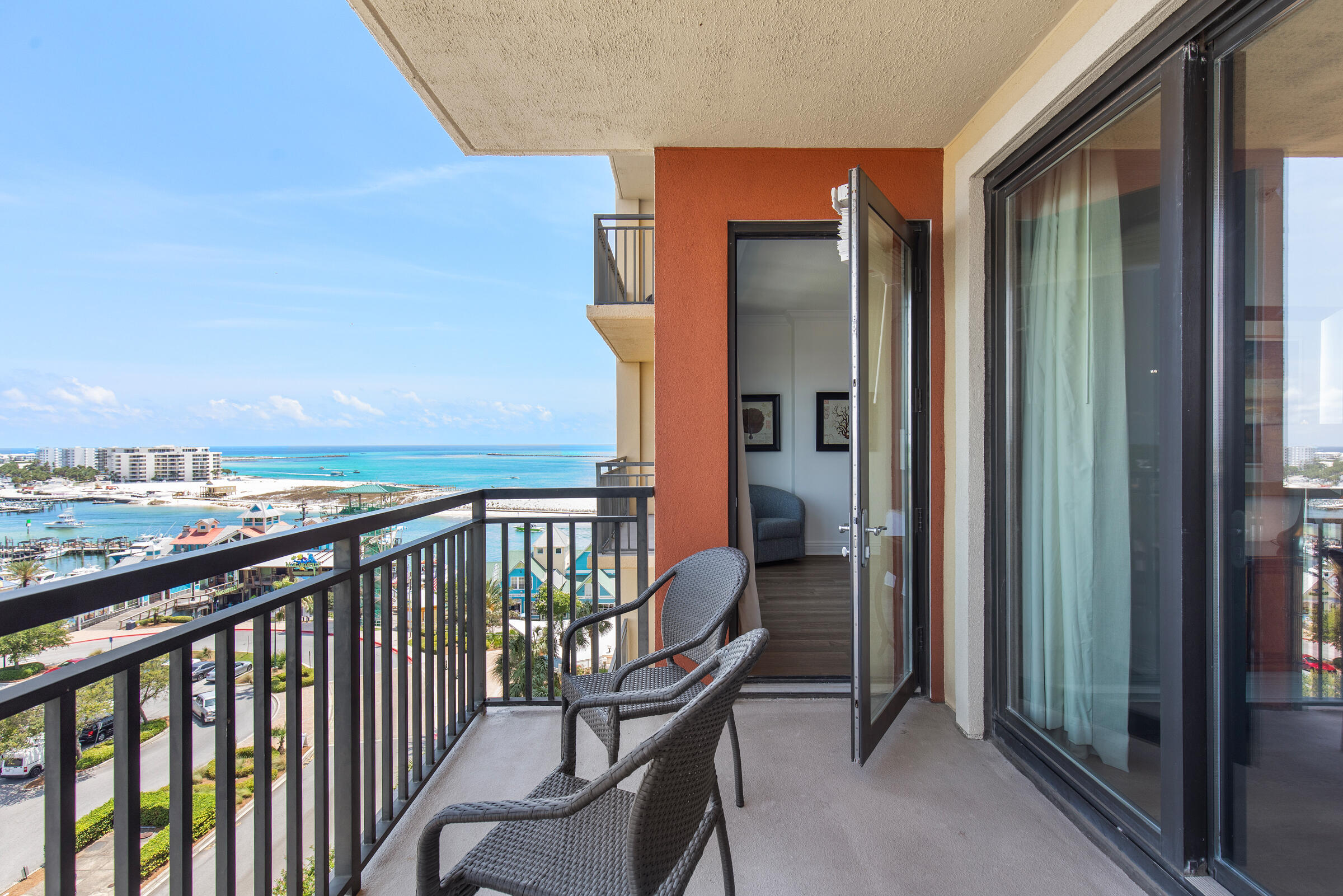 EMERALD GRANDE - Residential