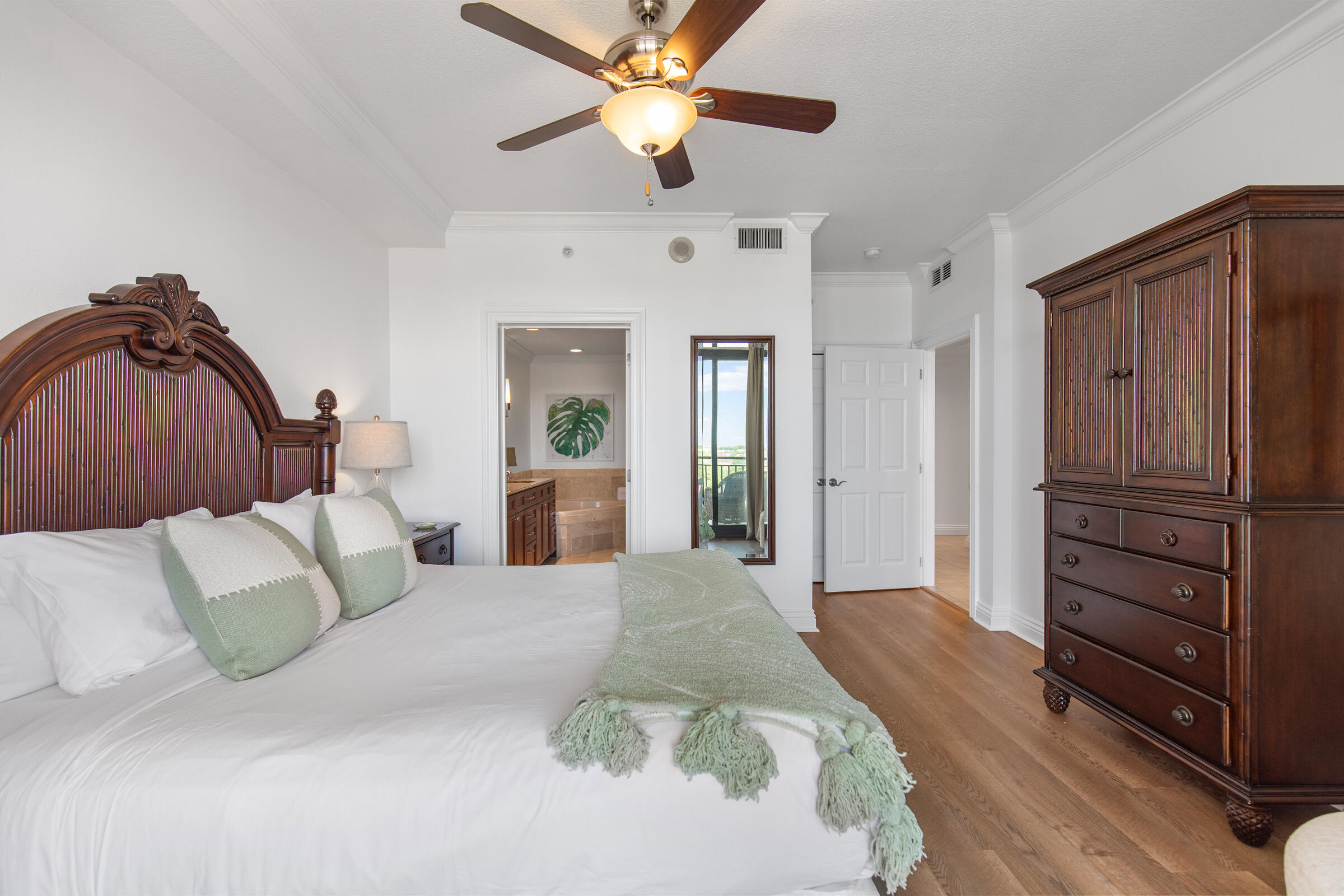 EMERALD GRANDE - Residential