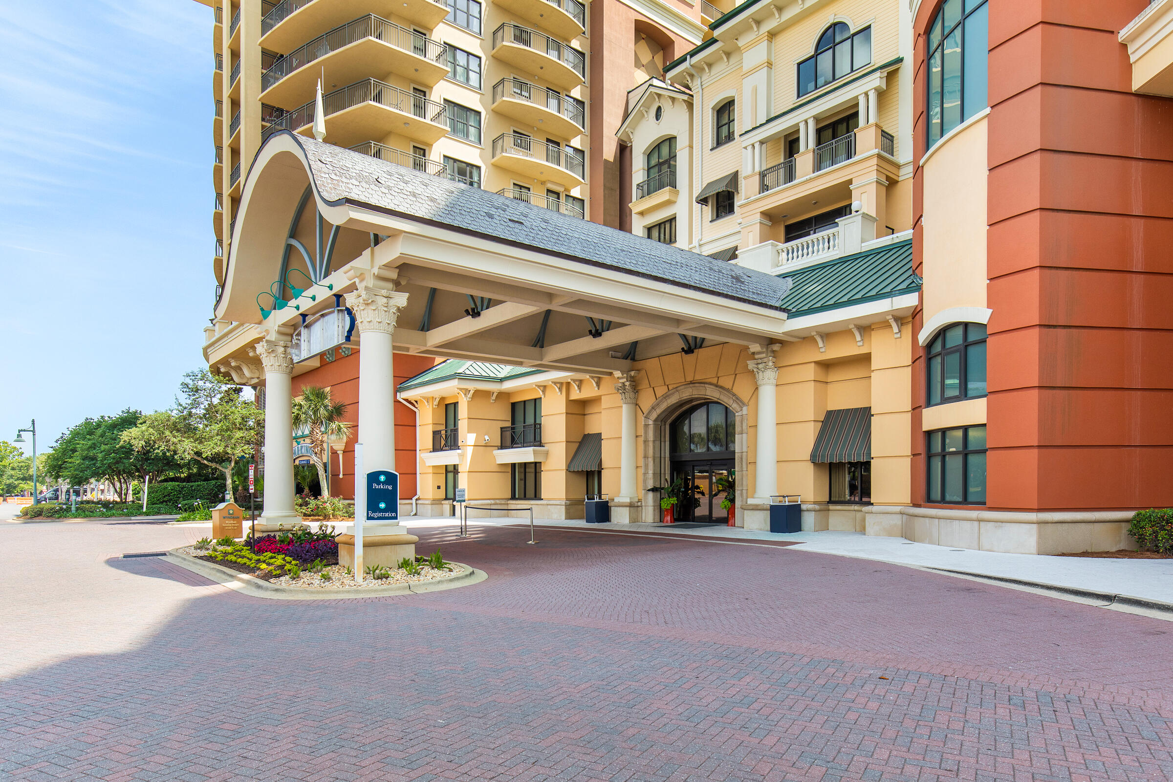 EMERALD GRANDE - Residential