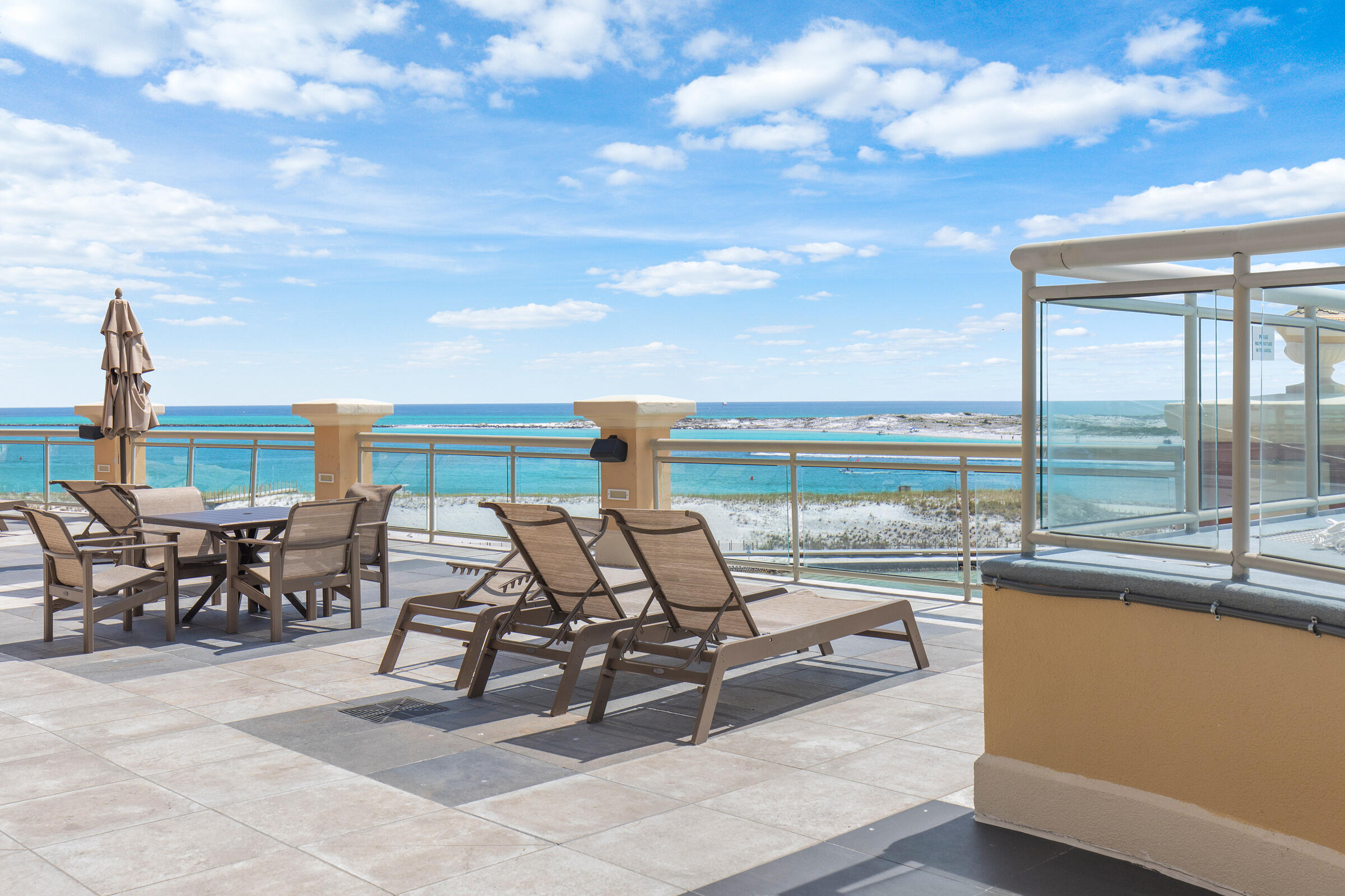 EMERALD GRANDE - Residential