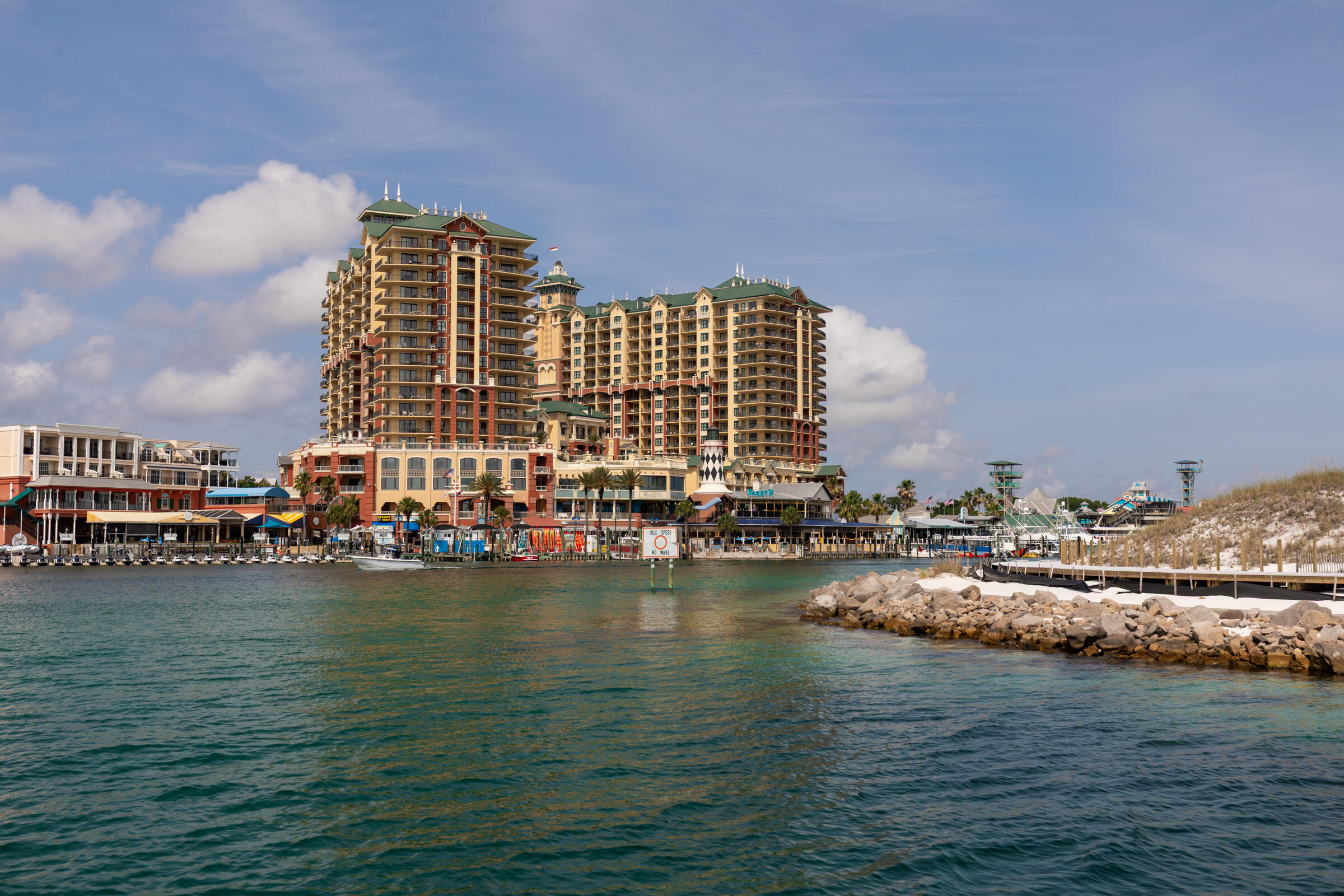 EMERALD GRANDE - Residential