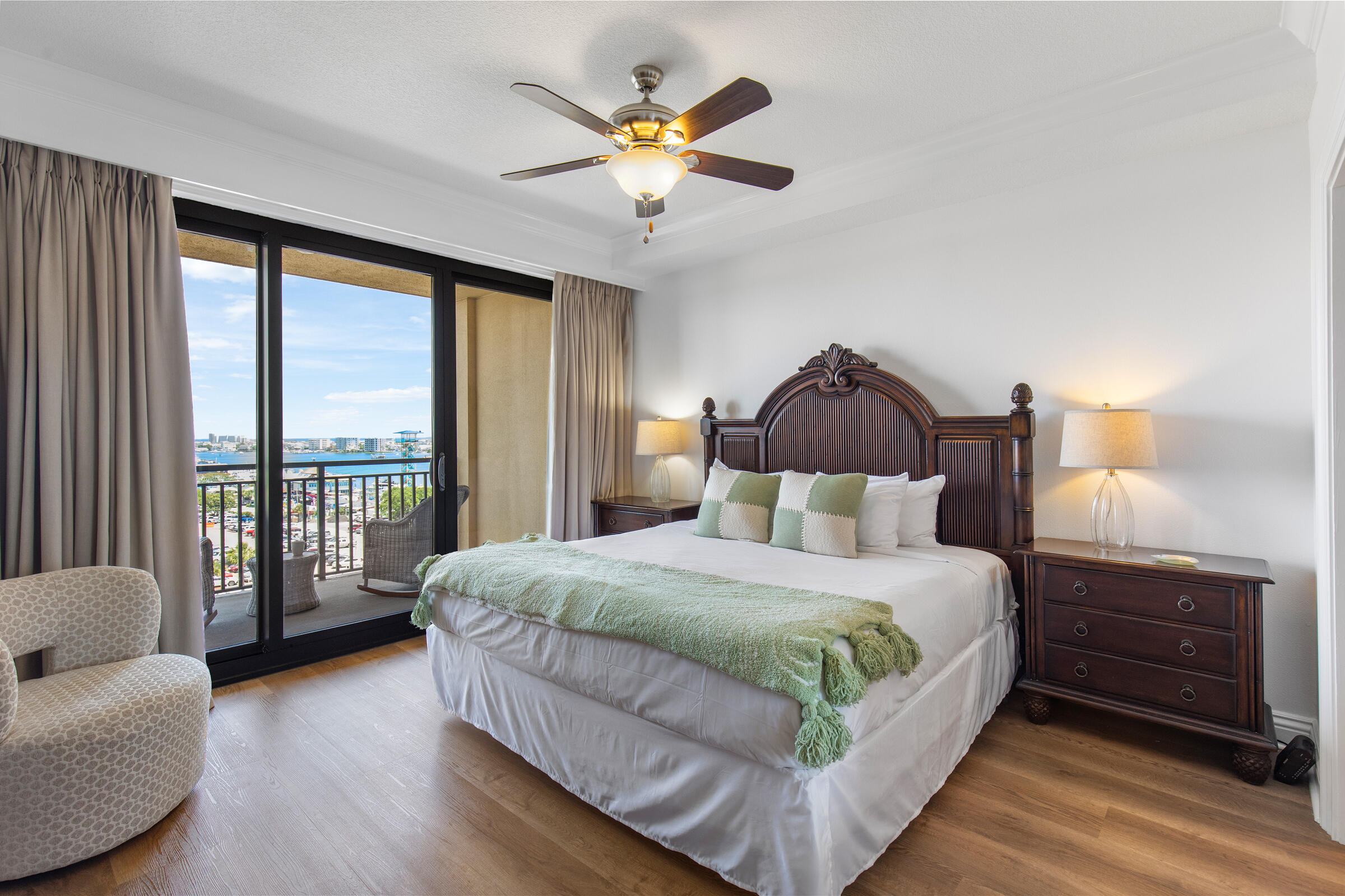 EMERALD GRANDE - Residential