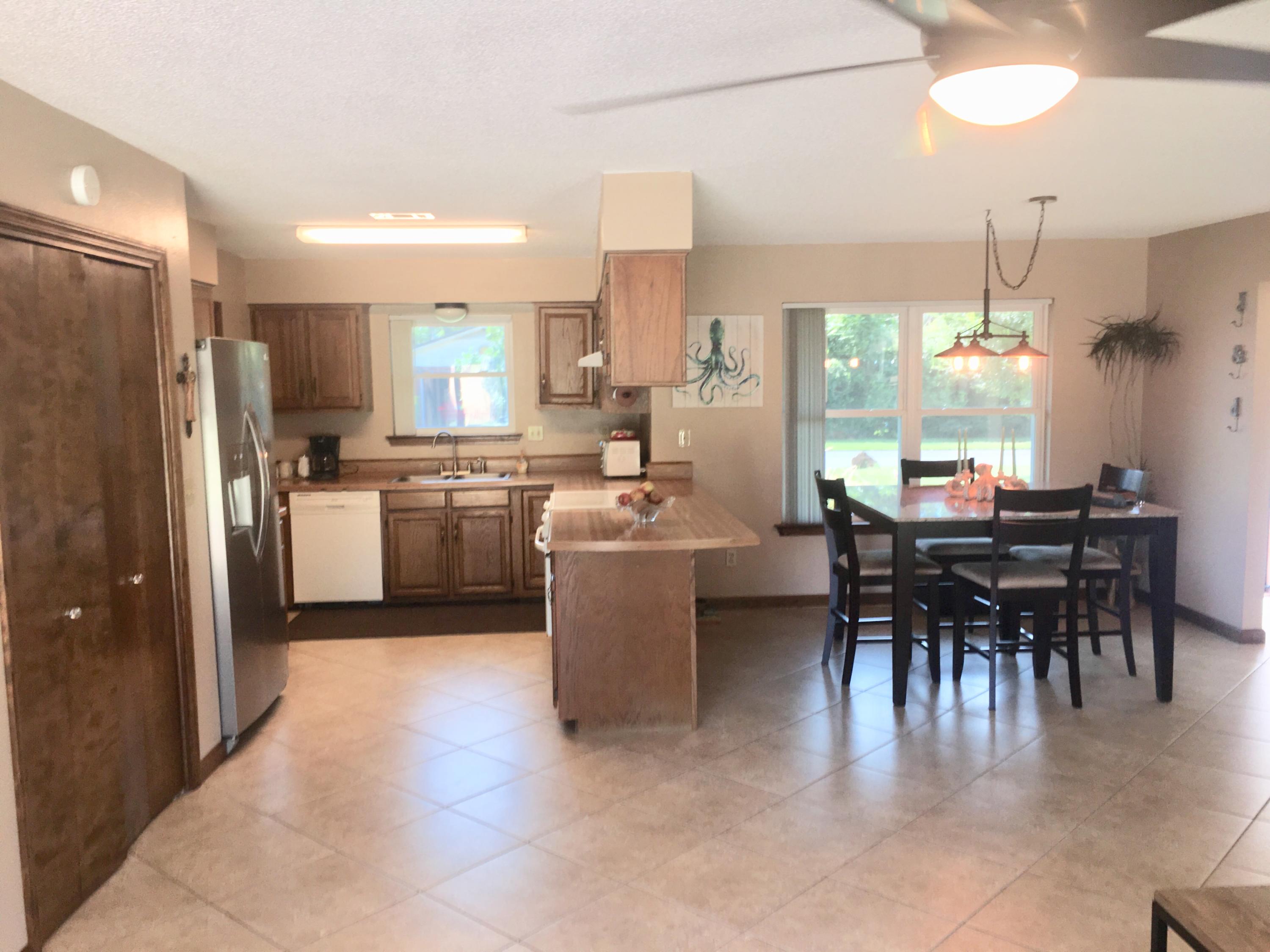 SPRING LAKE 2ND ADD LOT 6 BLK L - Residential