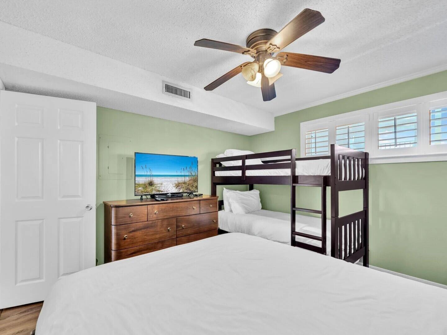 ISLANDER CONDO PH 2 - Residential