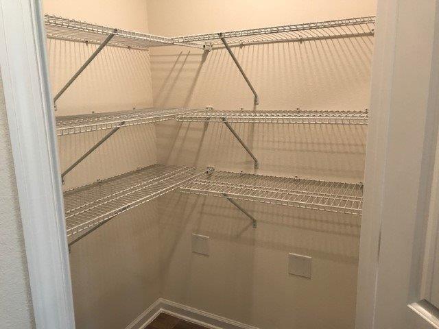 LAKERIDGE EST - Residential