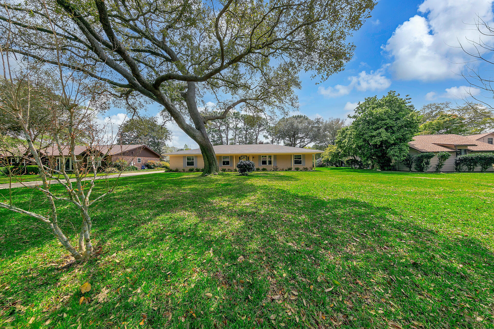 ROCKY BAYOU - Residential
