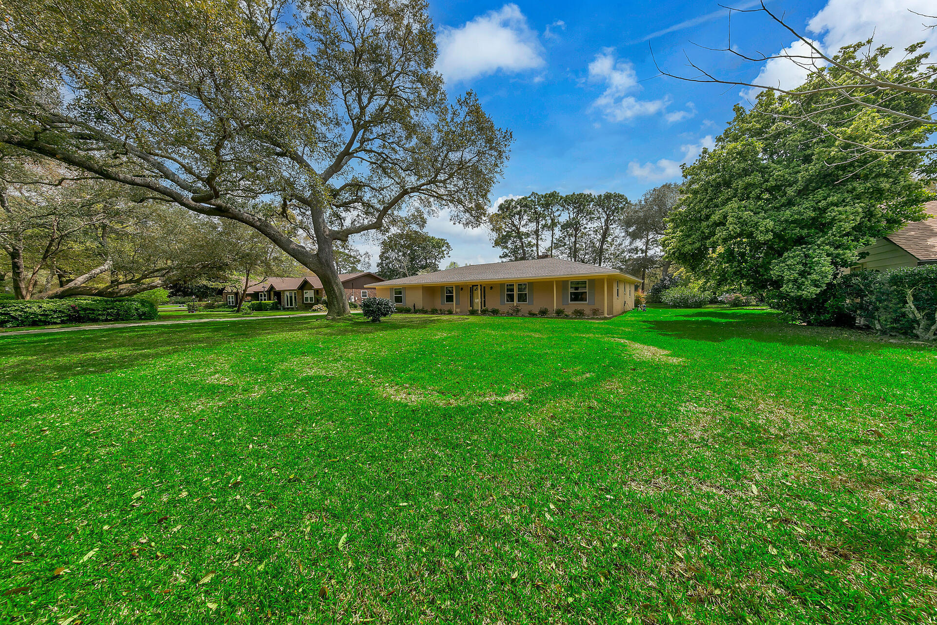 ROCKY BAYOU - Residential