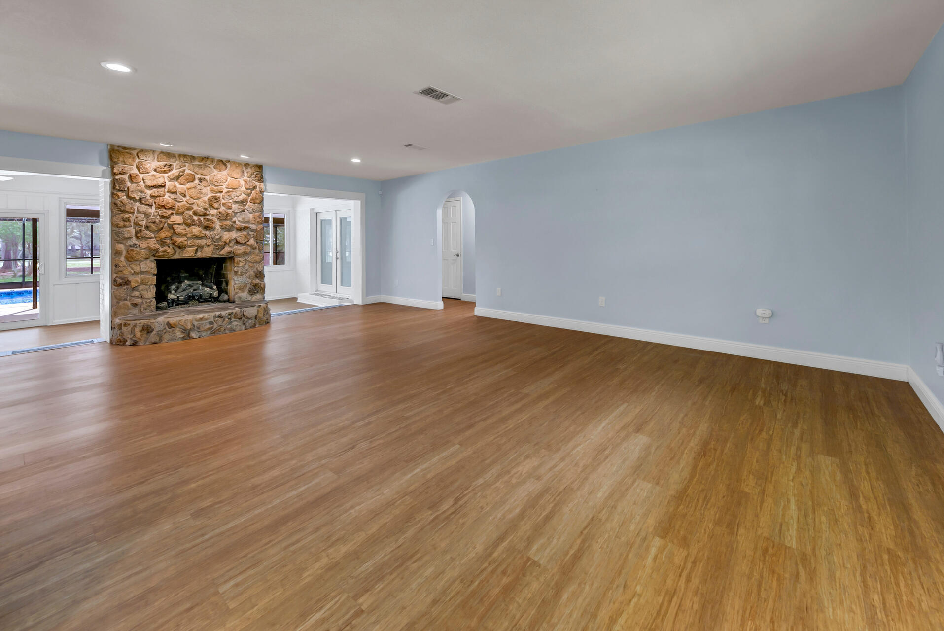 ROCKY BAYOU - Residential