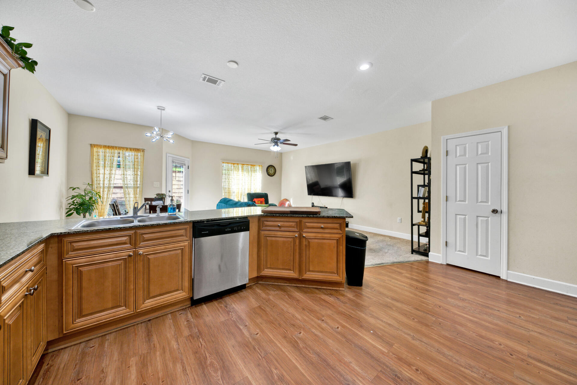 ARBOR LAKE PHASE II - Residential Lease