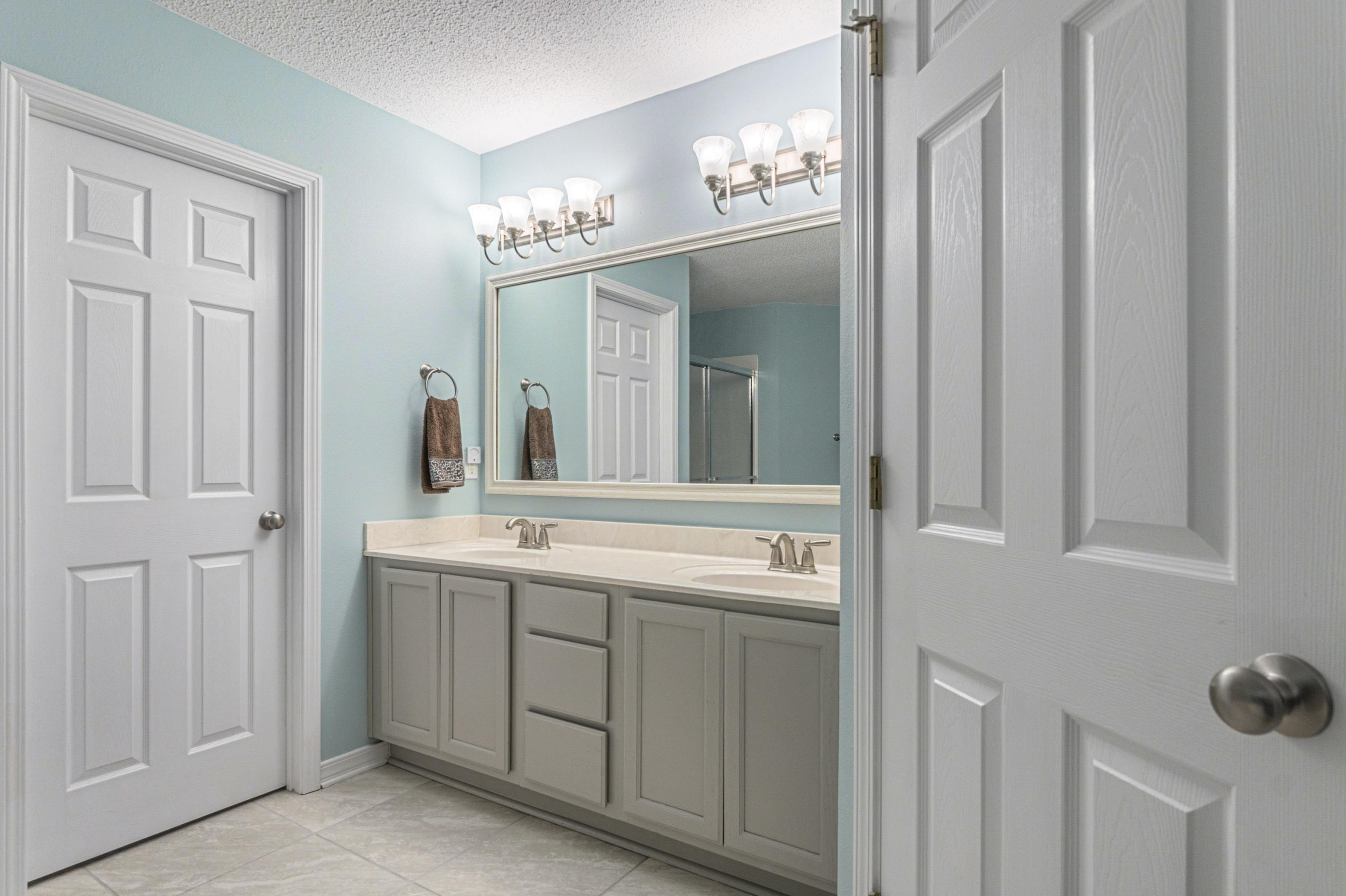 COUNTRYVIEW ESTATES 10TH ADDN - Residential