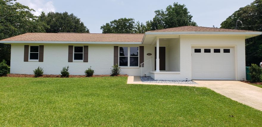 This is a 3/2 home w/ an open floorplan on a Gorgeous Full Acre in Wonderful Grandview Heights subdivision.  New updates inc:  New Septic System w/ drain field, New HVAC with new duct work, New Vinyl Windows, New Vinyl  Sliding Glass door w/blind inserts, New Hot Water Heater, New R30 Attic insulation, New Garage Door w/ Keyless Entry & new Opener, New Oak Kitchen Cabinets w/ soft close hinges, Granite Counter tops in Kitchen w/ decorative back splash & Kitchen Island w/ granite.  New Stainless Whirlpool Flat Surface Stove, New Whirlpool Stainless Microwave & Dishwasher.  Custom Tile in both bathrooms. Concrete Pad in rear of property for small RV or etc.   Many more upgrades on the Upgrade lists.  A MUST SEE.  Measurements & Dimensions believed to be correct, buyer to verify