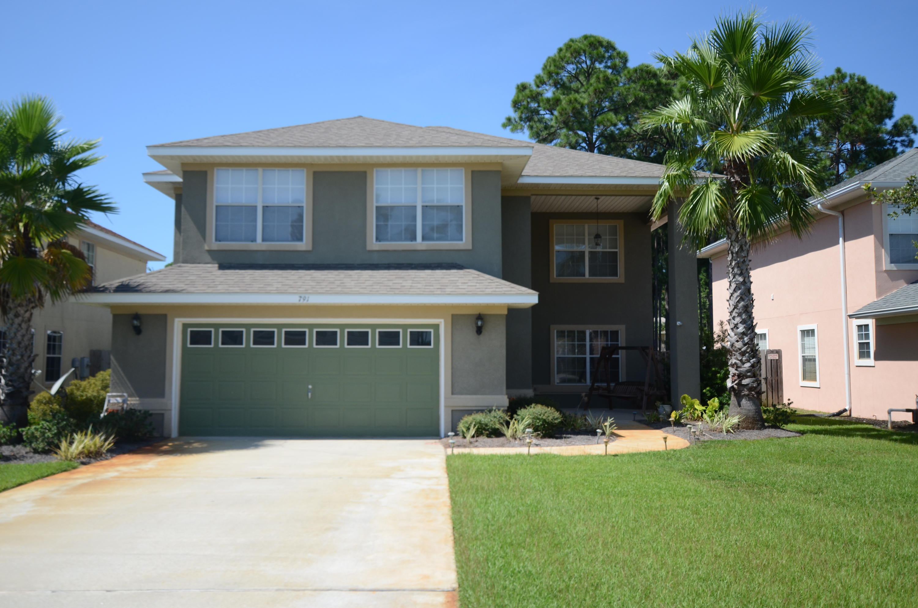 Large 4 bedroom home in Driftwood Eestates. Spacious landscaped front yard, fenced backyard with screened in porch. Updated kitchen with corian counters, stainless steel appliances. Tile and laminate downstairs, carpet upstairs.
