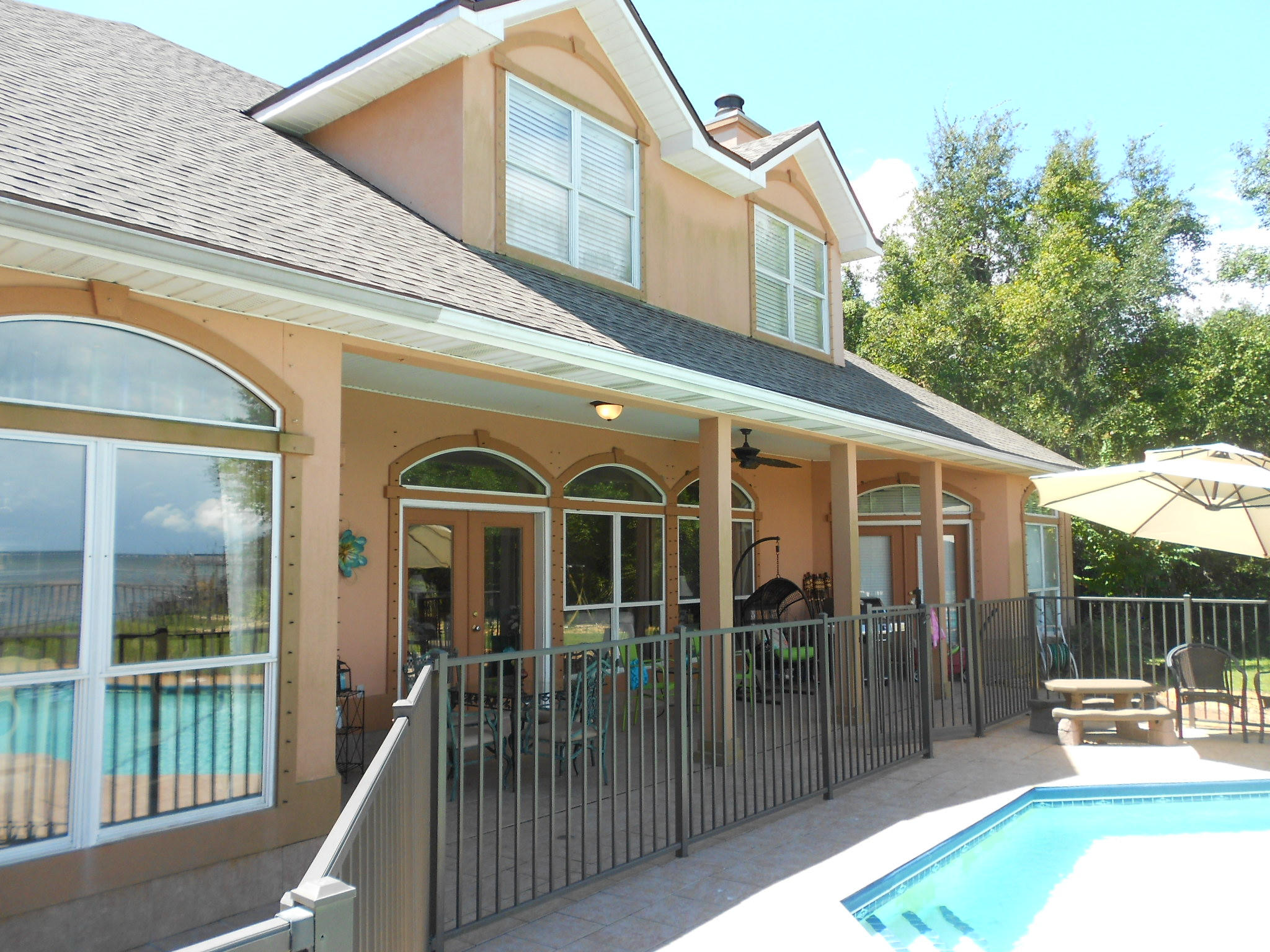 WHISPERING OAKS - Residential