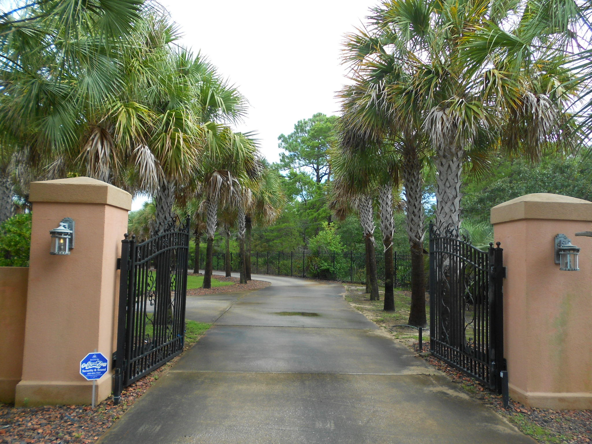 WHISPERING OAKS - Residential