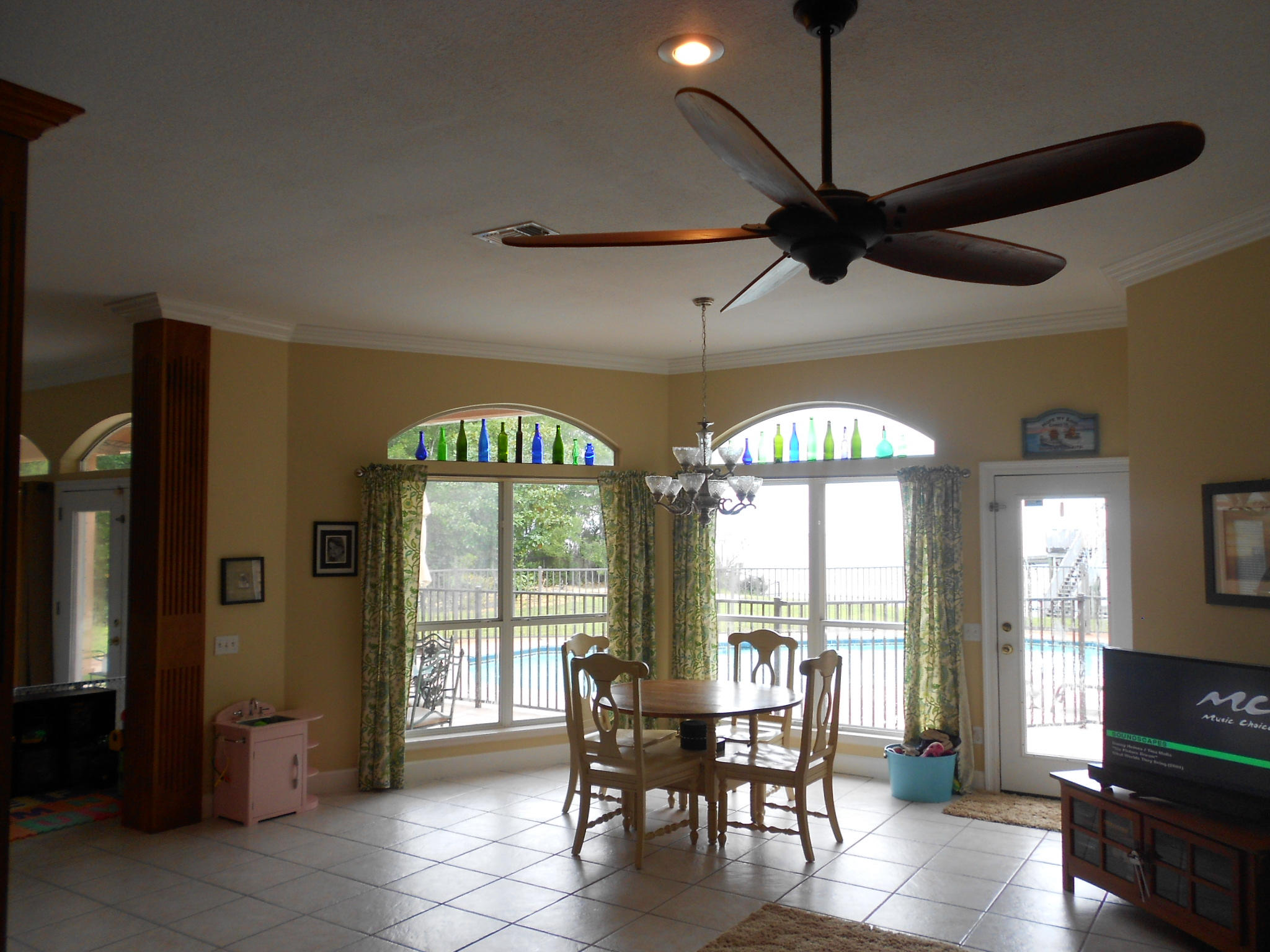 WHISPERING OAKS - Residential
