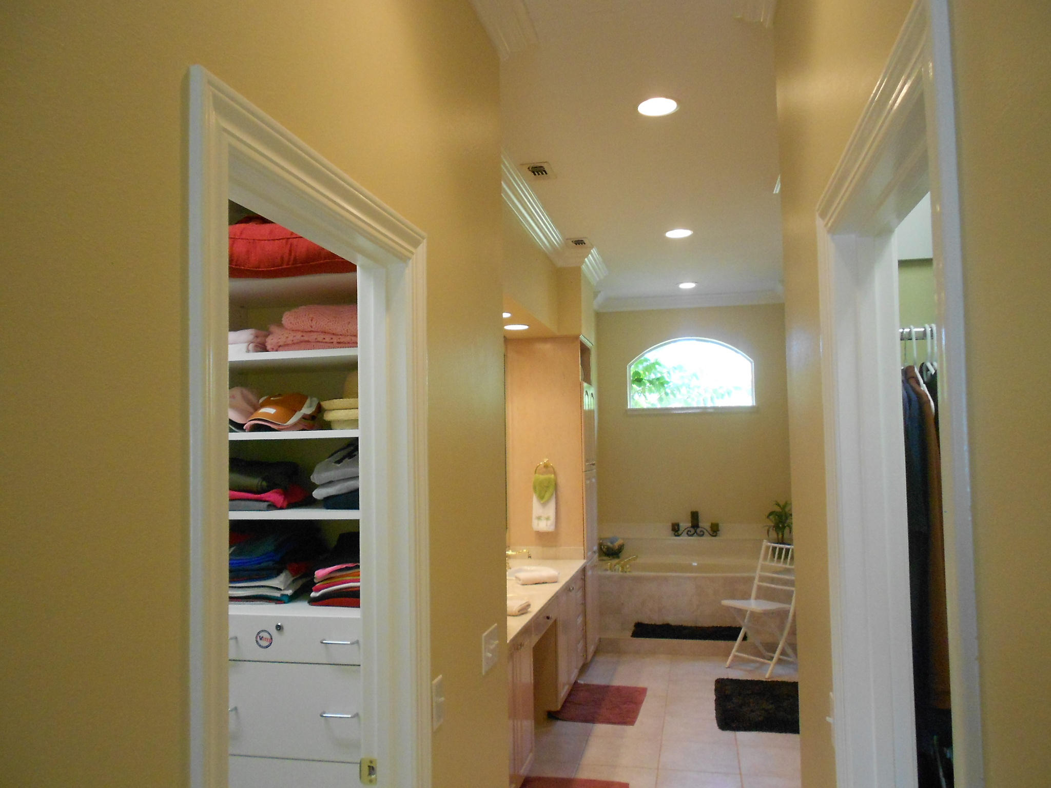 WHISPERING OAKS - Residential