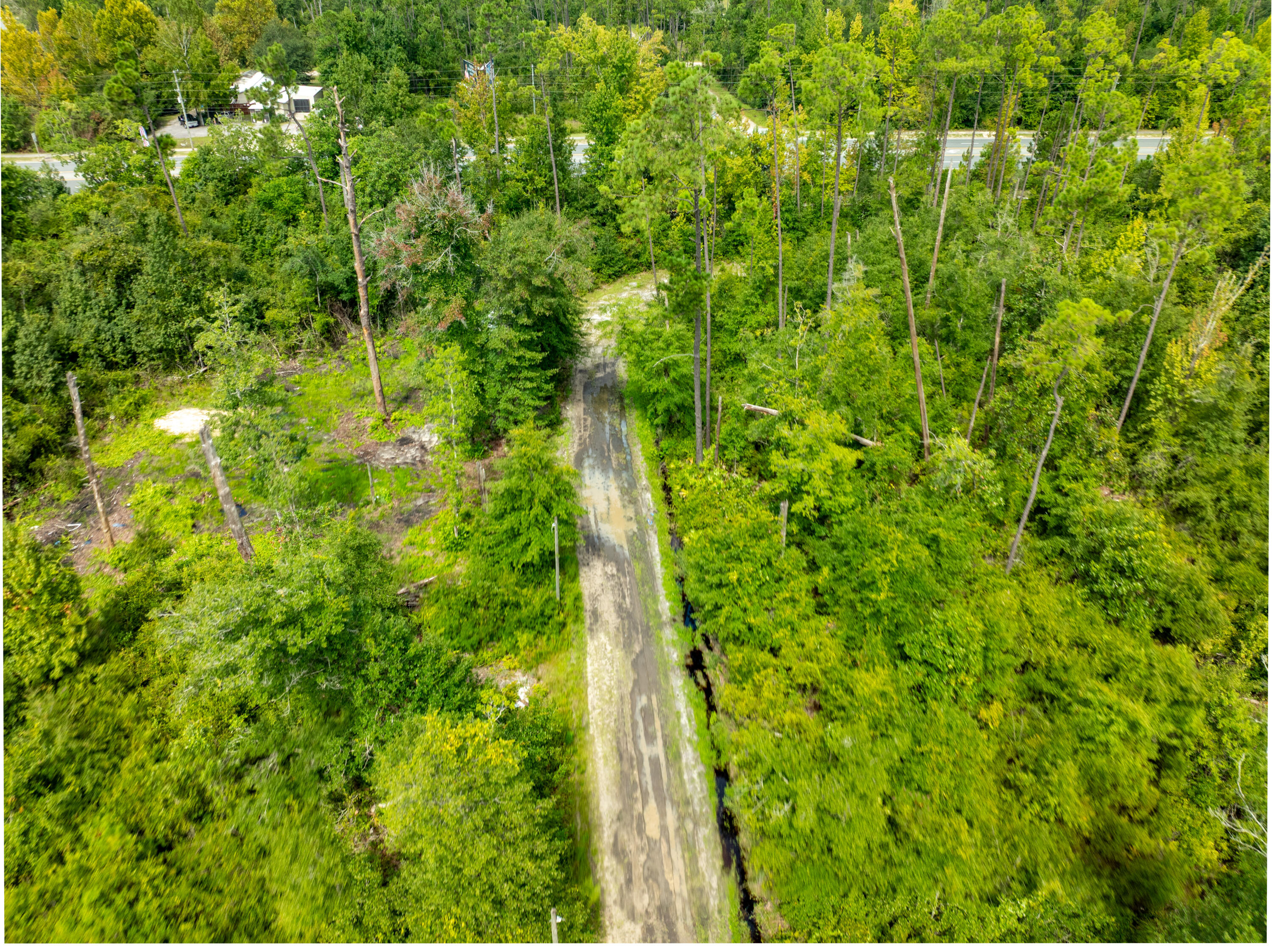 NO RECORDED SUBDIVISION - Land