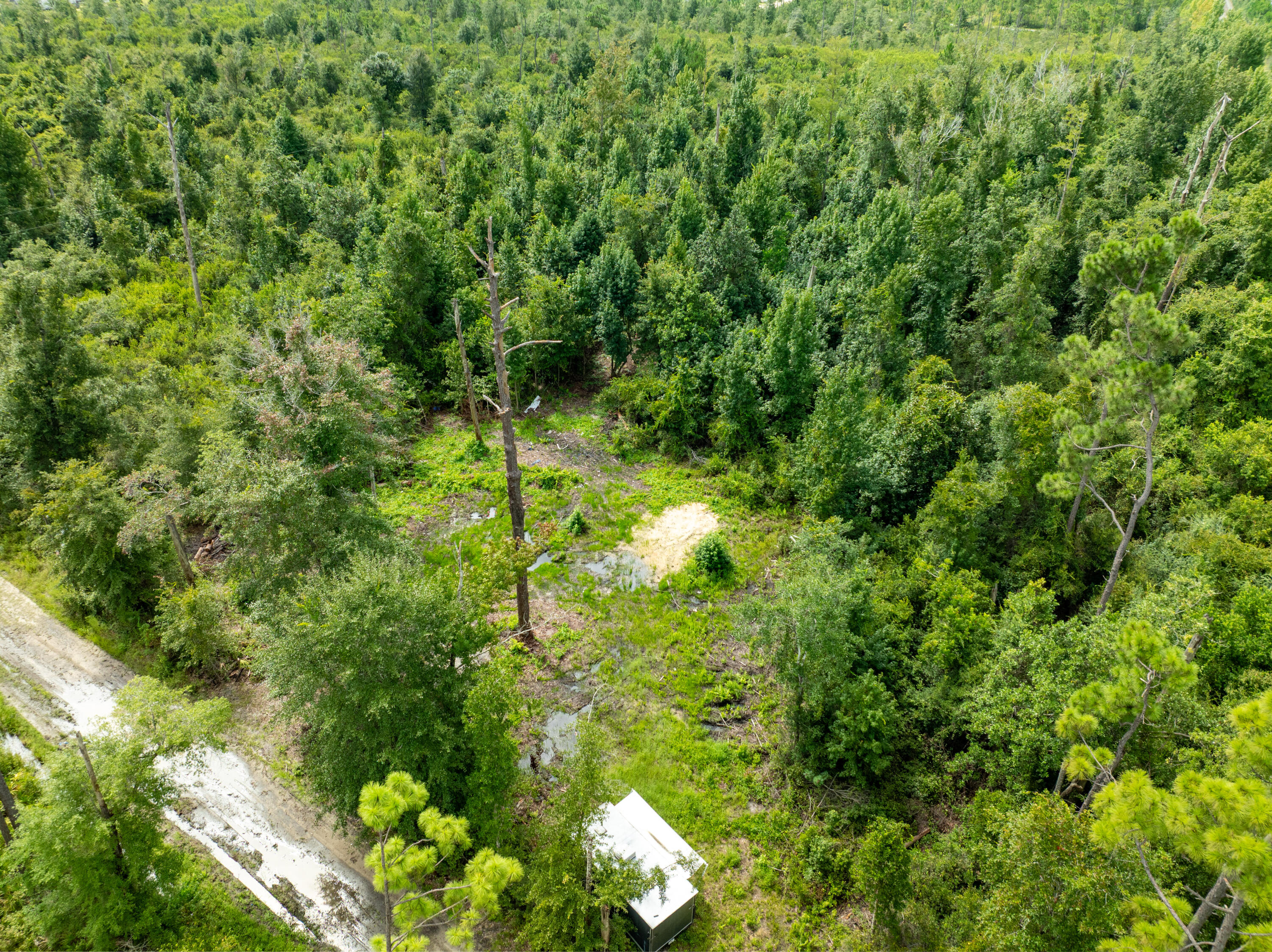 NO RECORDED SUBDIVISION - Land