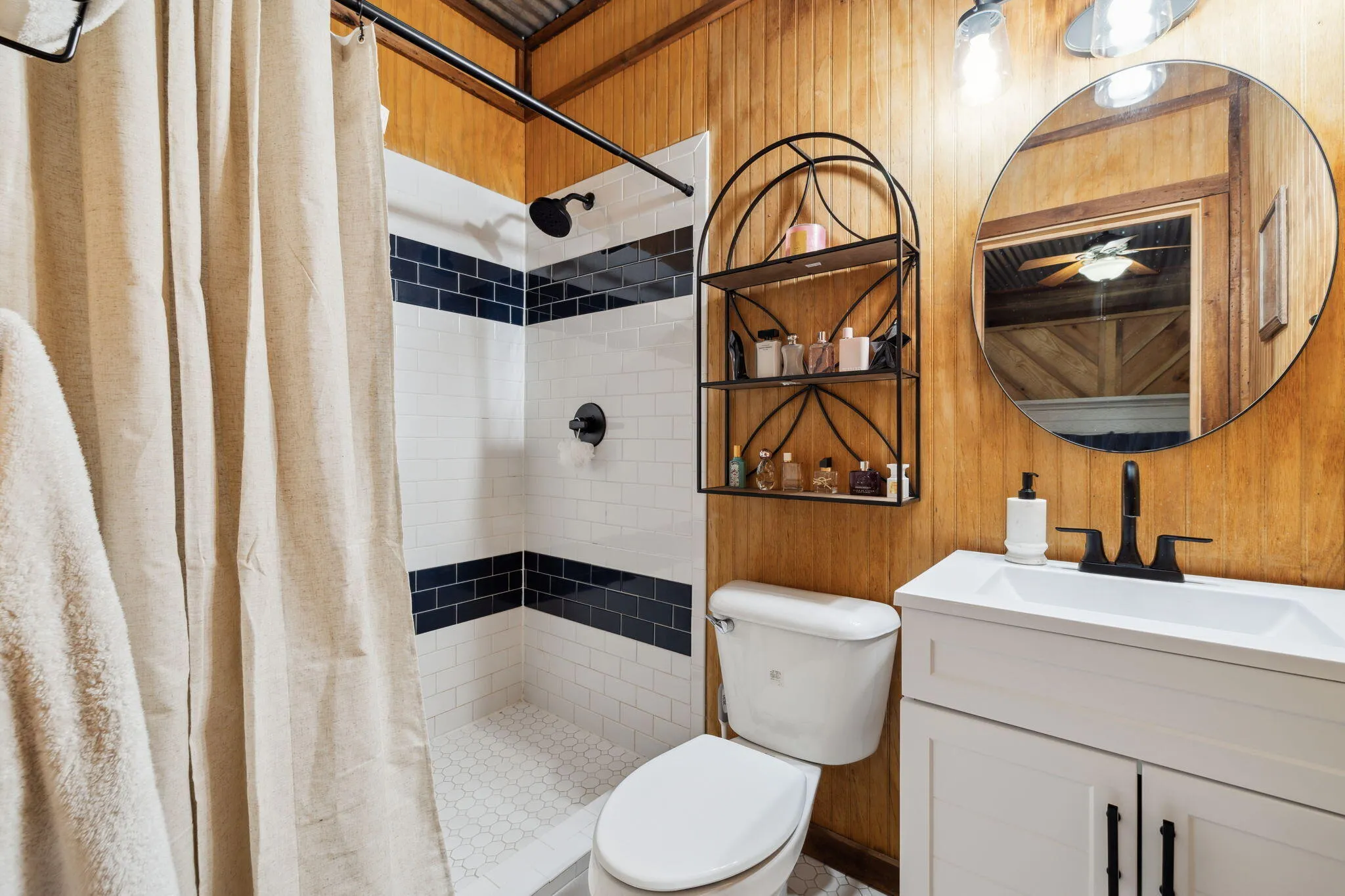 Laurel Hill, Florida 32567, United States, 3 Bedrooms Bedrooms, ,3 BathroomsBathrooms,Residential,Active,121569