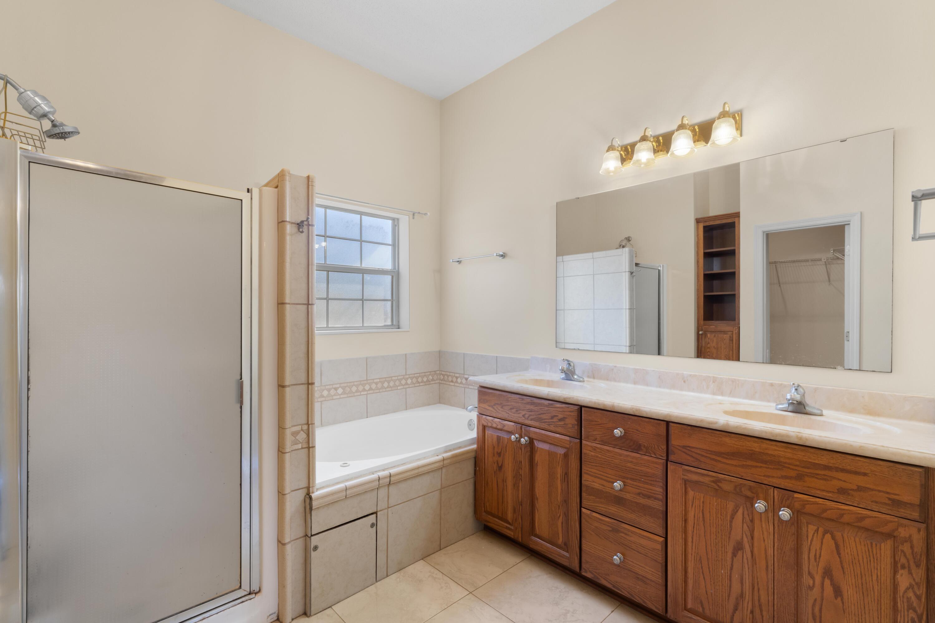 MARY ESTHER - Residential