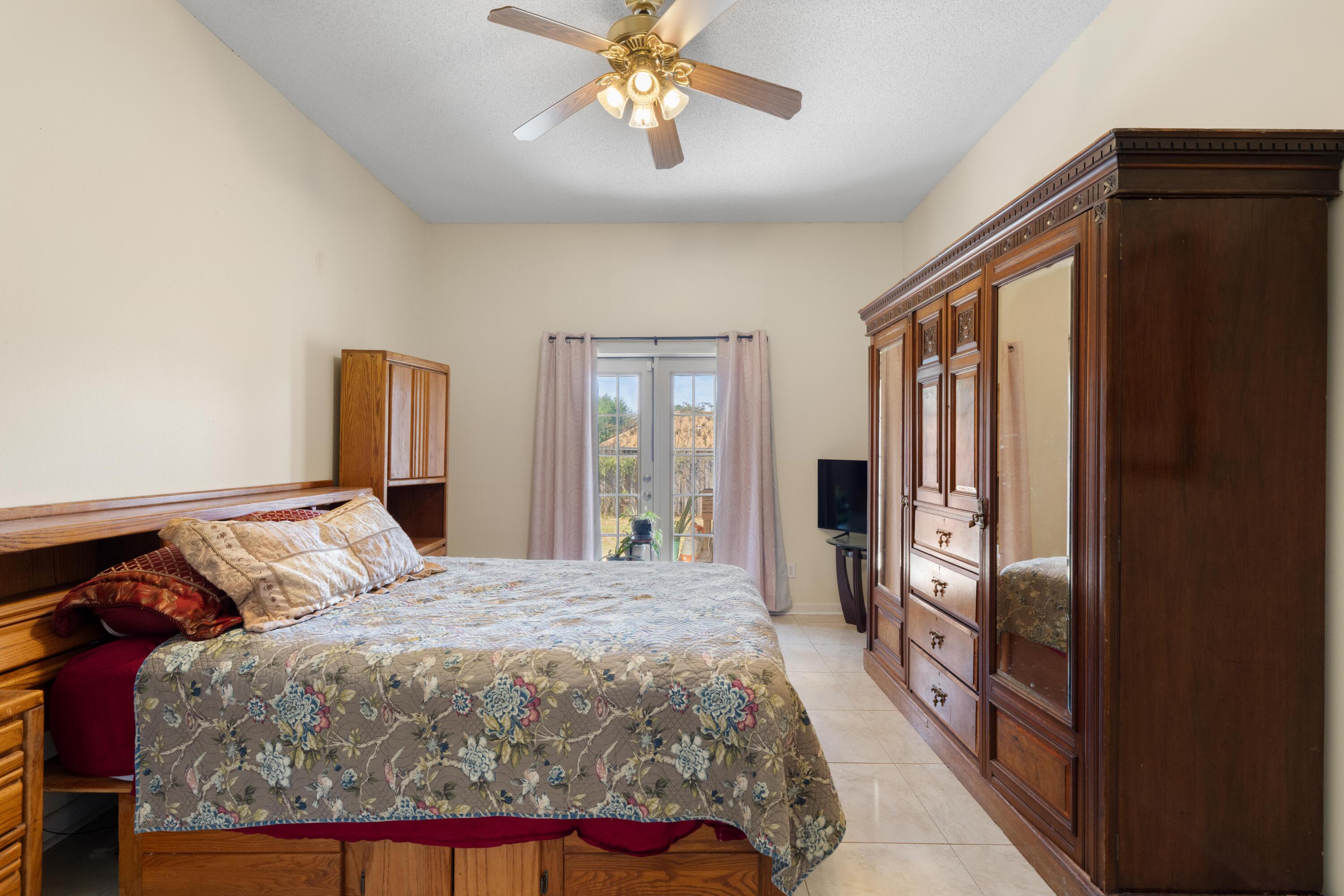 MARY ESTHER - Residential