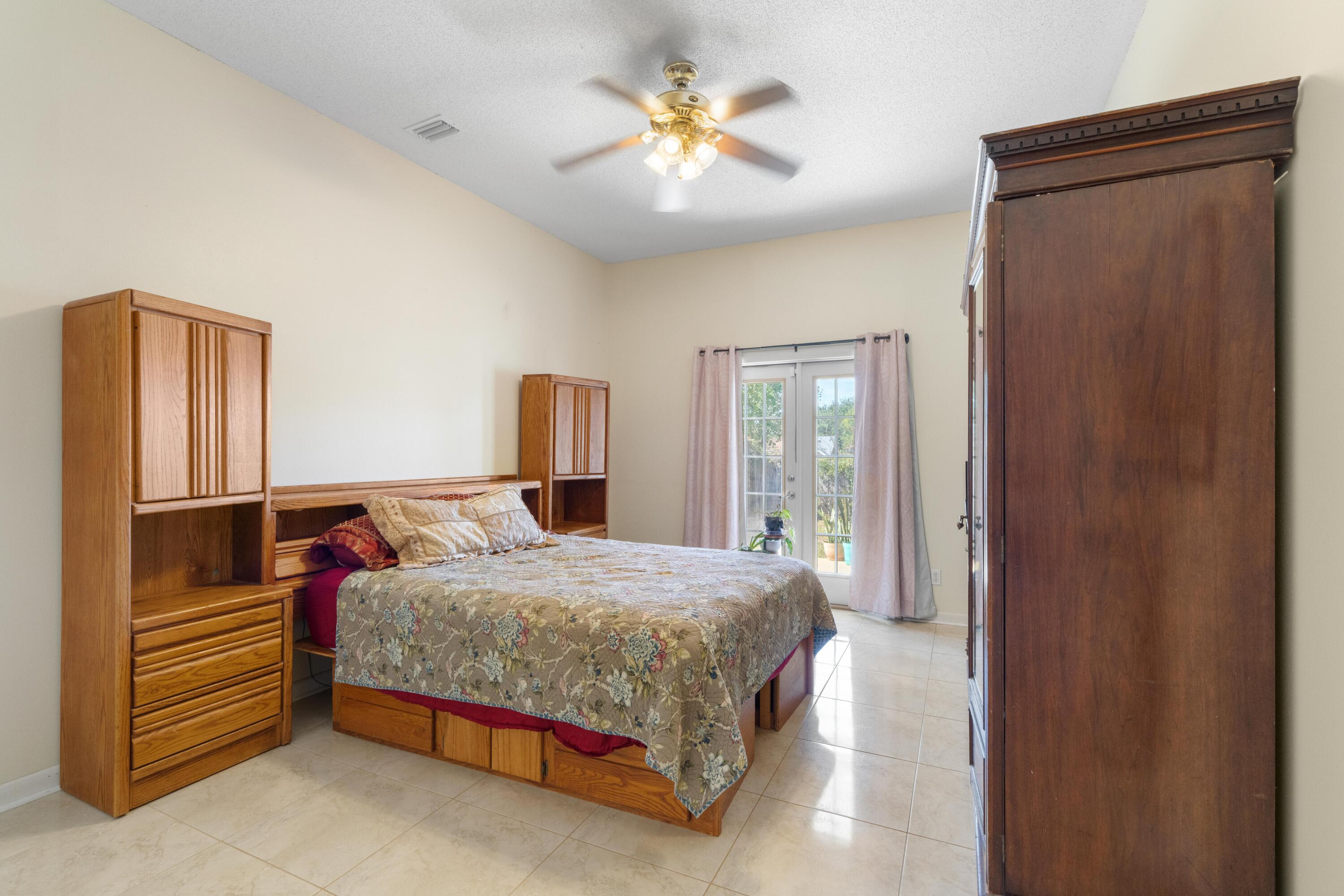 MARY ESTHER - Residential