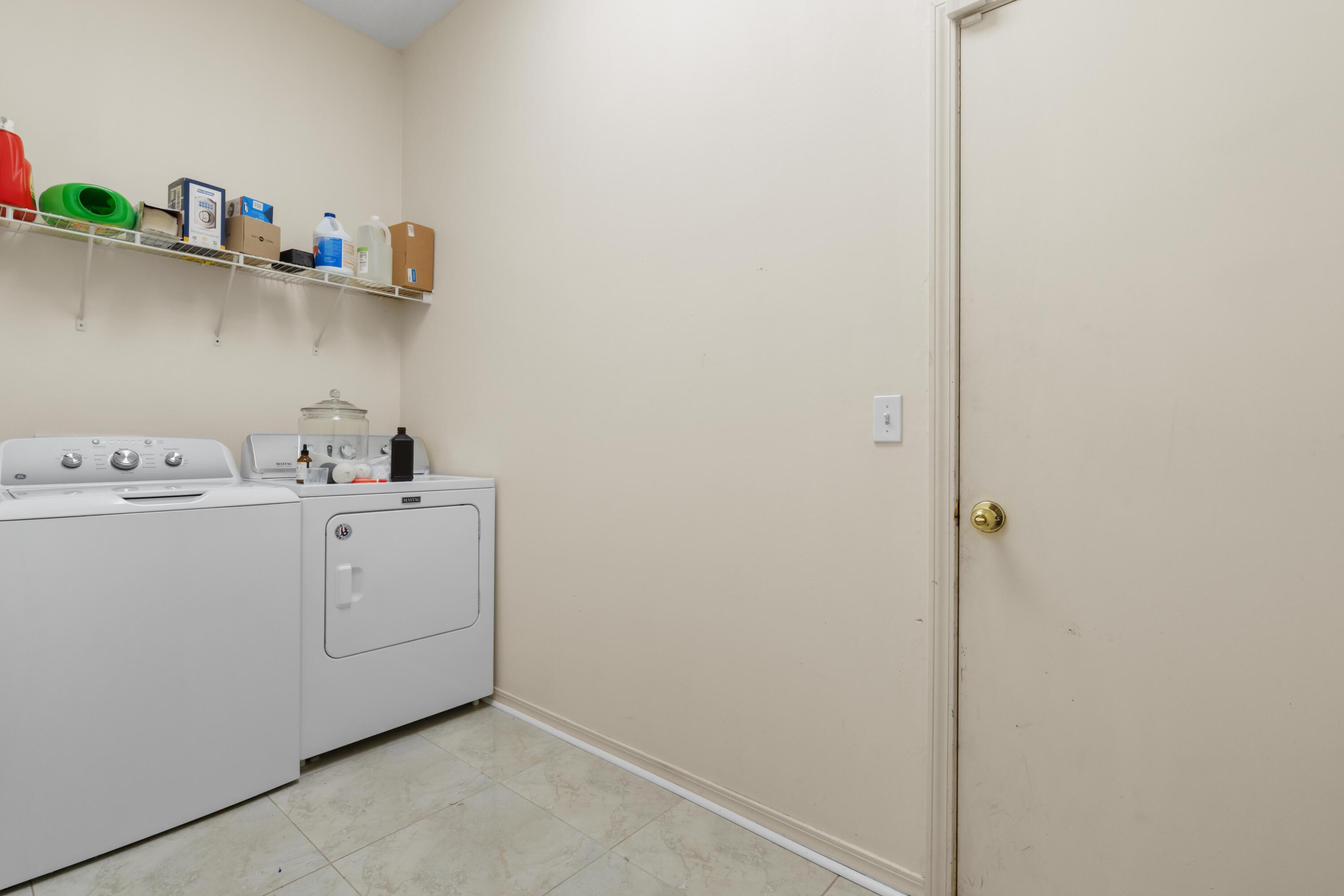 MARY ESTHER - Residential