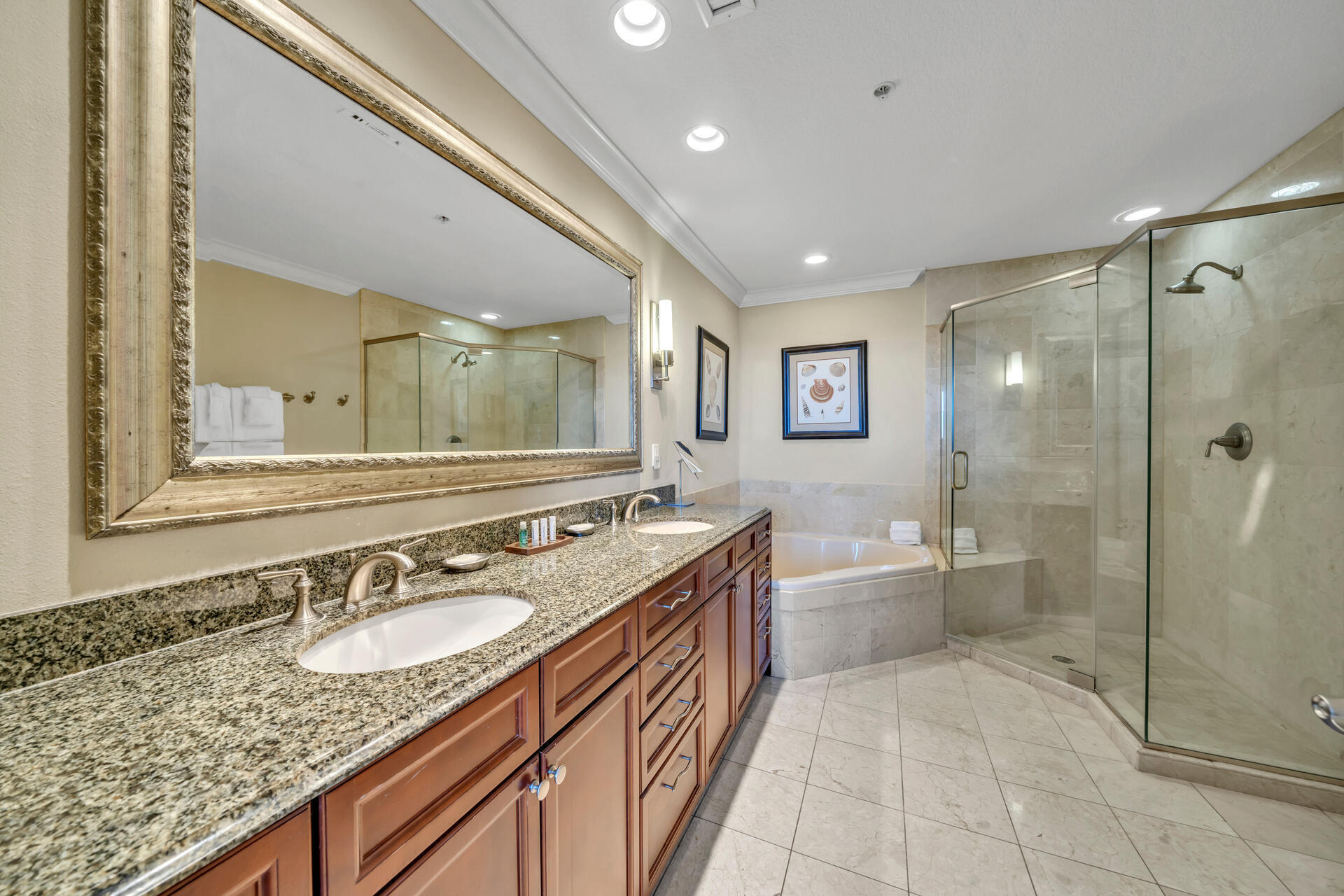 EMERALD GRANDE - Residential