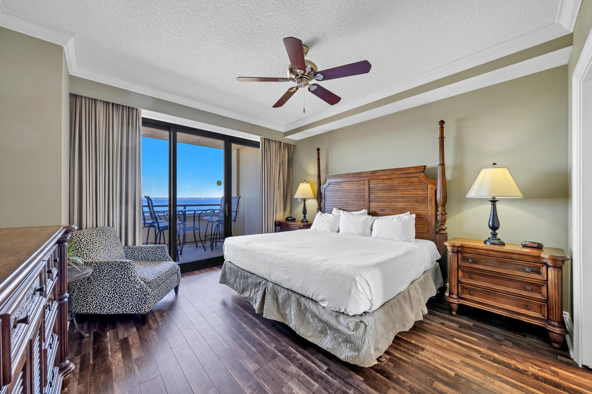 EMERALD GRANDE - Residential