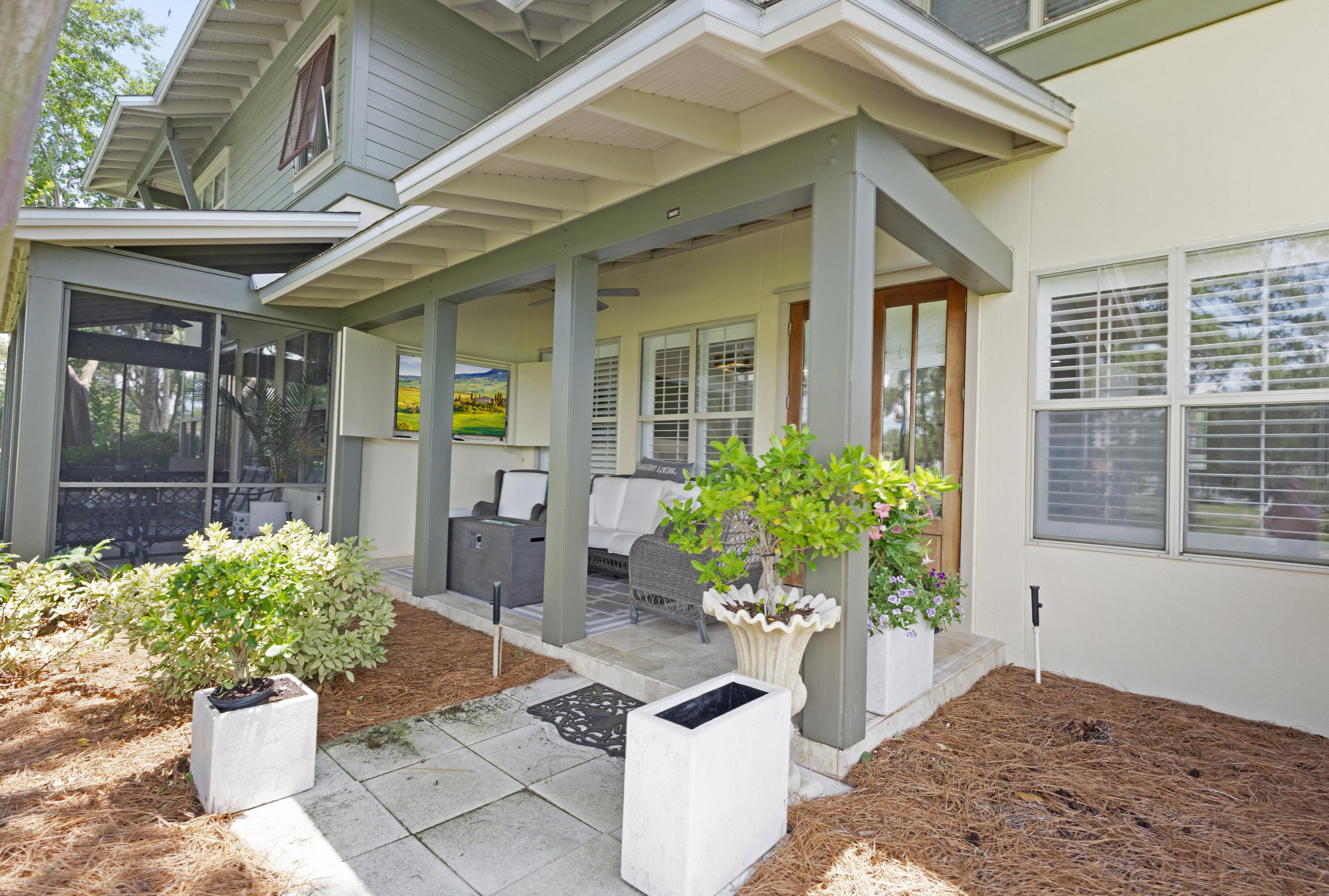 MAGNOLIA BAY - Residential