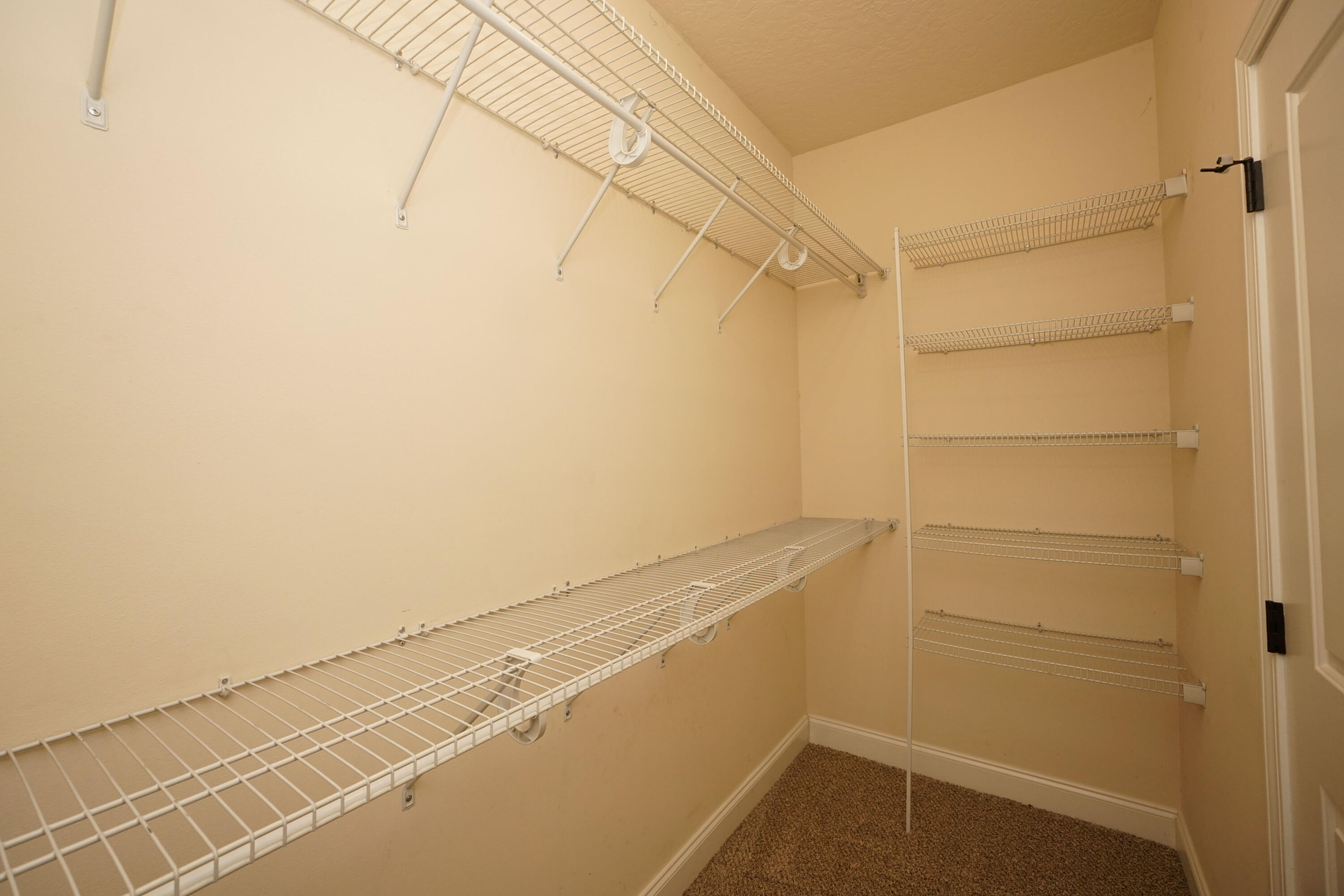 VALPARAISO PINECREST 6 - Residential