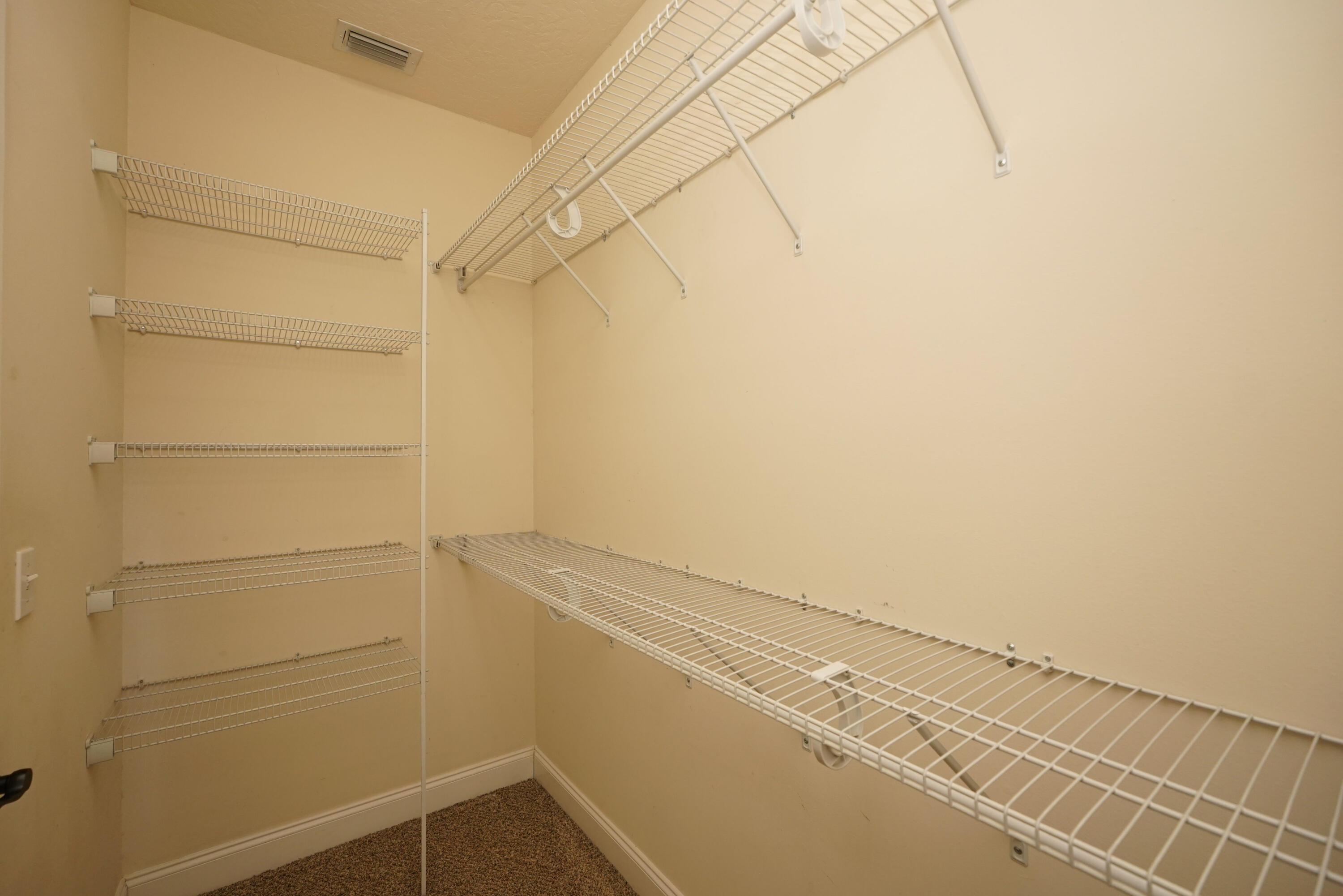 VALPARAISO PINECREST 6 - Residential