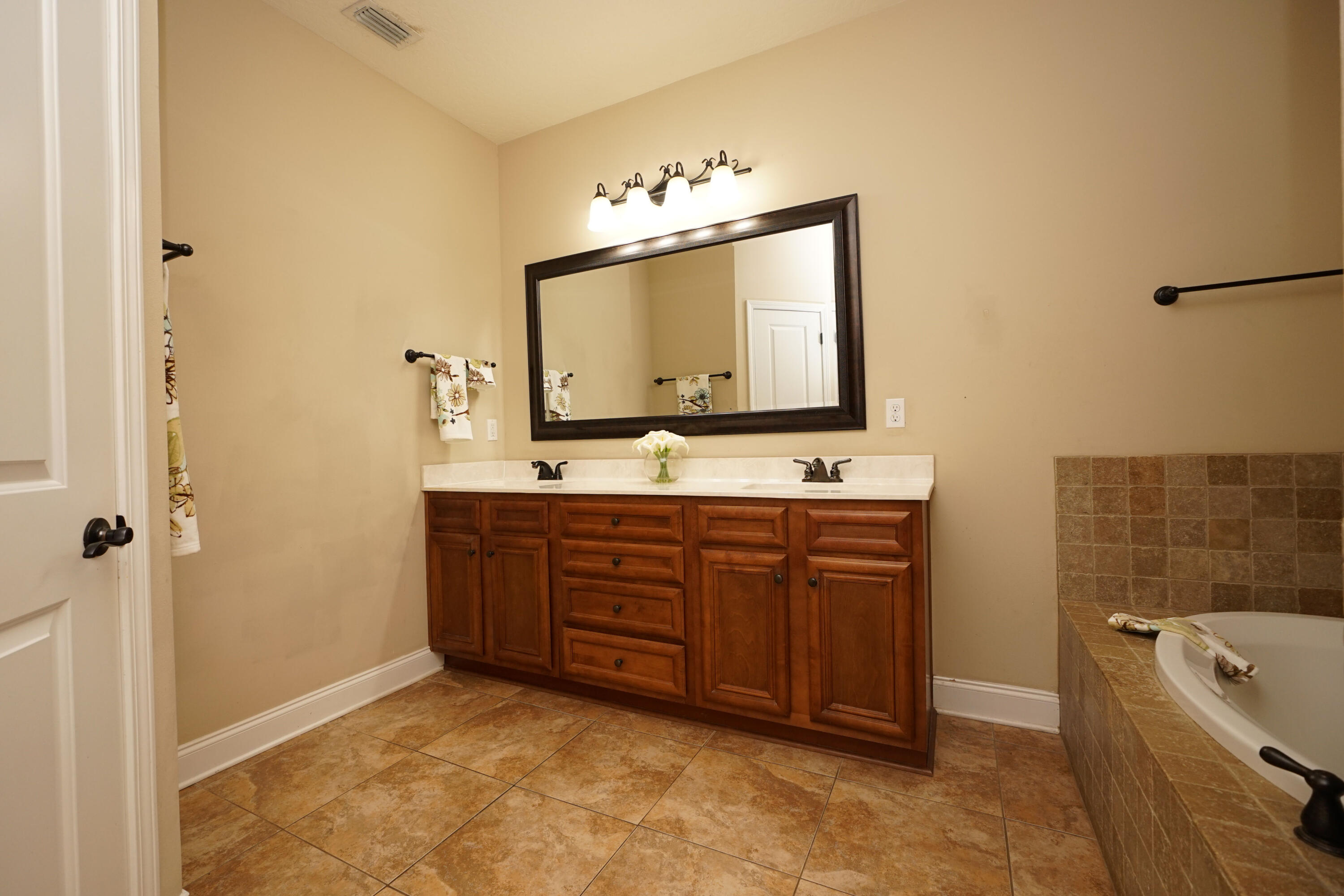 VALPARAISO PINECREST 6 - Residential