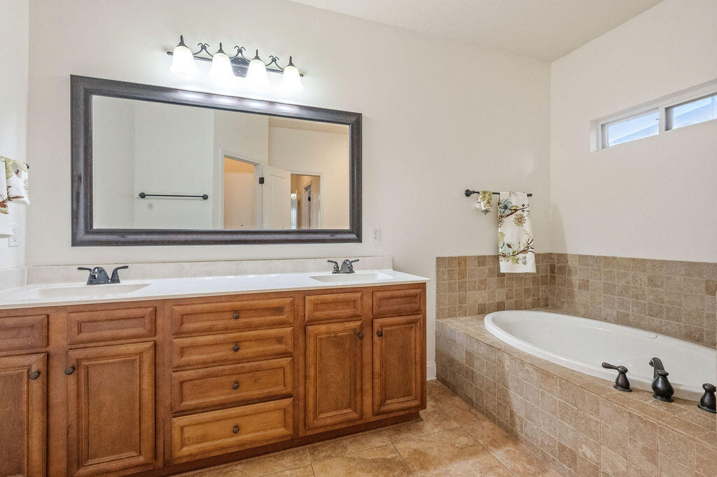 VALPARAISO PINECREST 6 - Residential