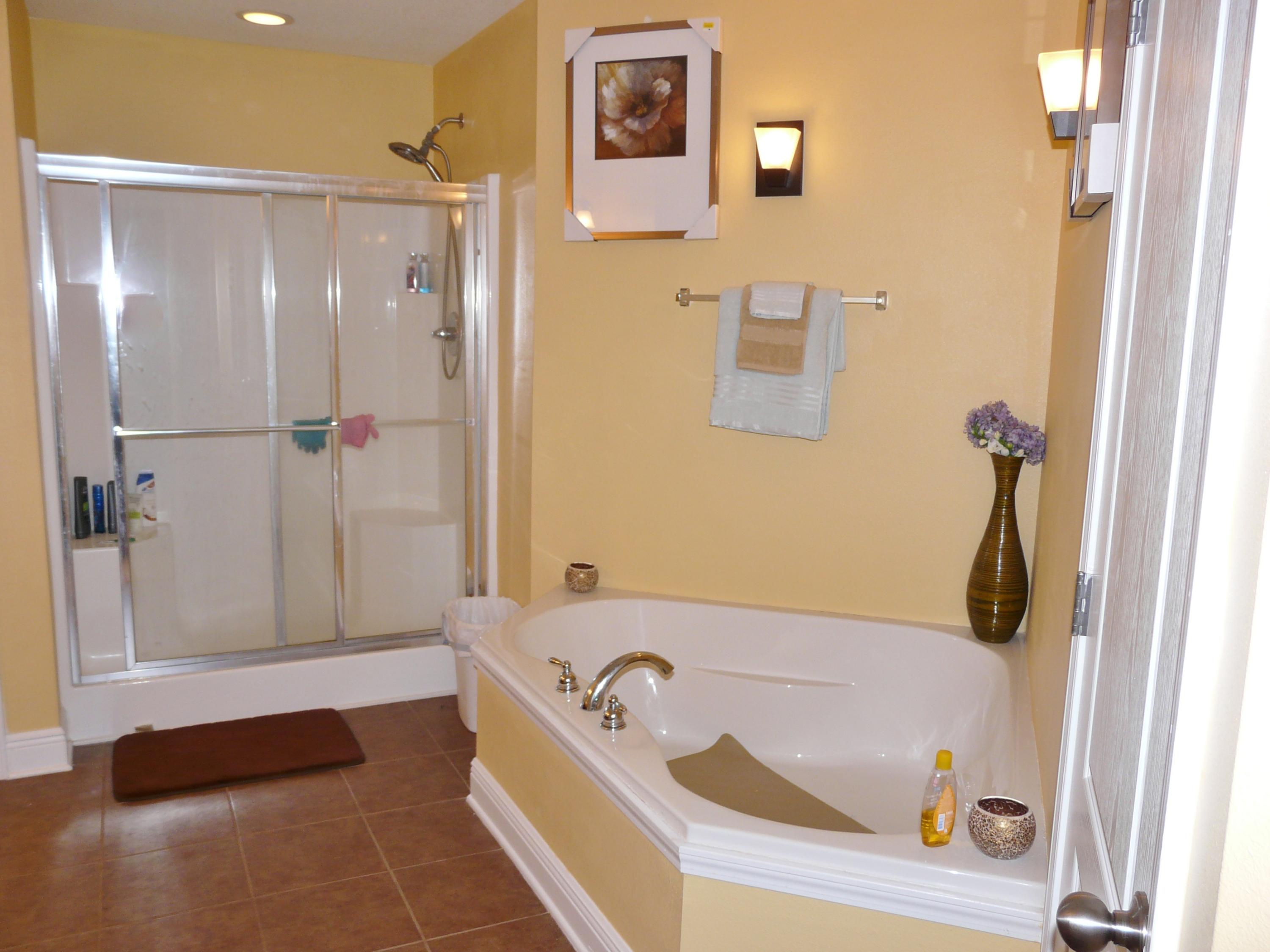 SILVER SPRINGS EST - Residential