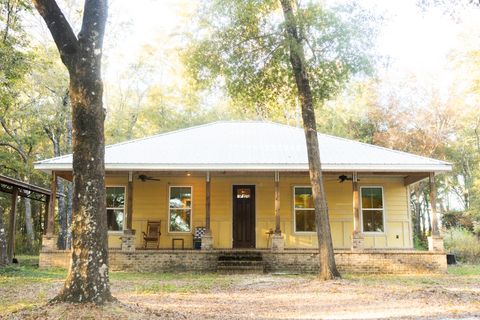 Photo of 276 Squirrel Road, DeFuniak Springs, FL 32433 (MLS # 990433)