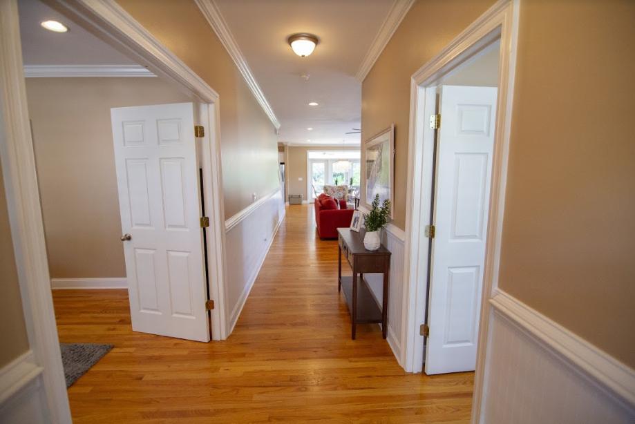 CRYSTAL LAKE - Residential