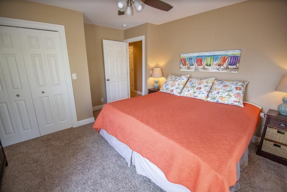 CRYSTAL LAKE - Residential