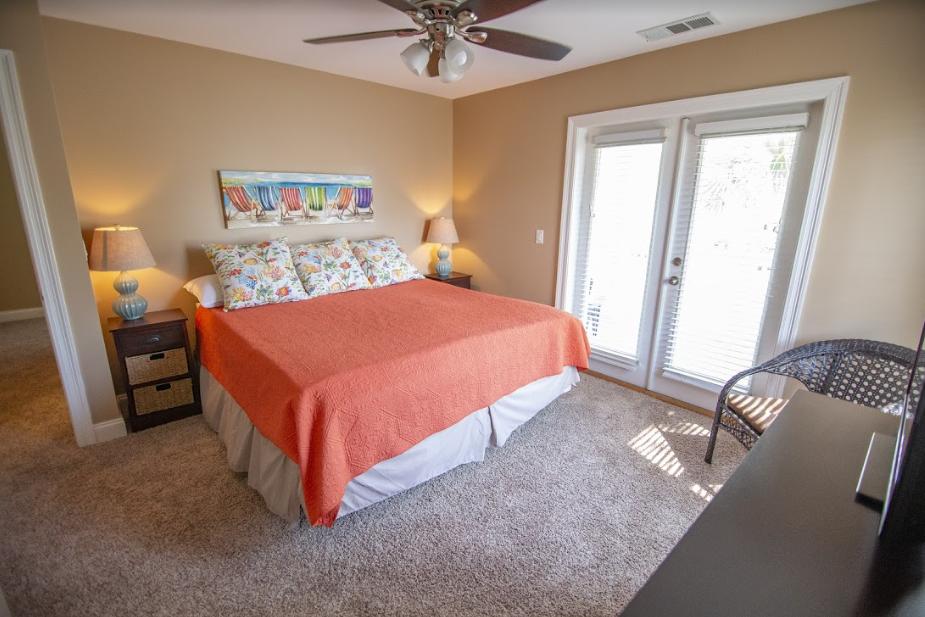 CRYSTAL LAKE - Residential