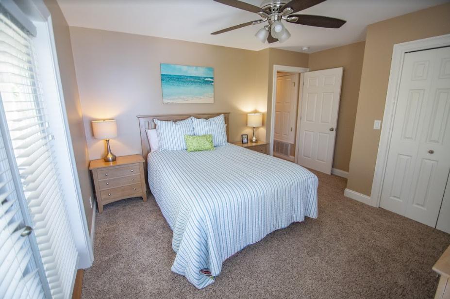 CRYSTAL LAKE - Residential